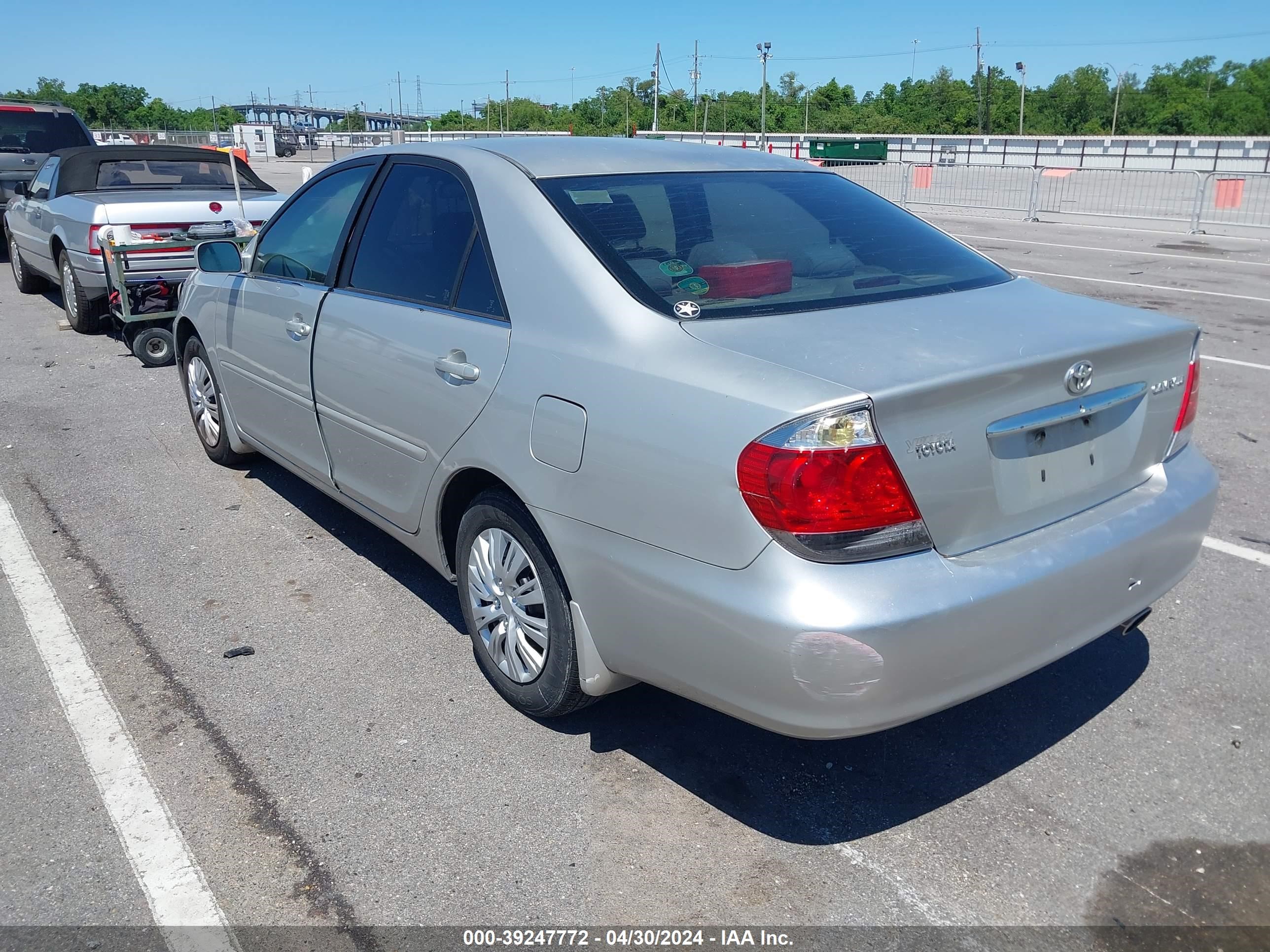 Photo 2 VIN: 4T1BE32K36U748989 - TOYOTA CAMRY 