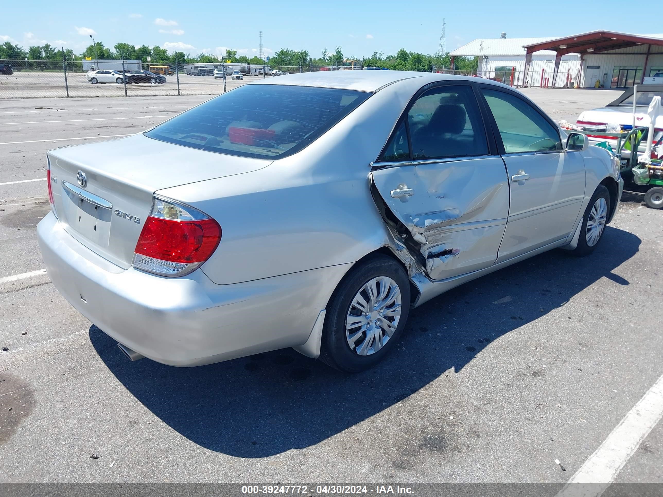 Photo 3 VIN: 4T1BE32K36U748989 - TOYOTA CAMRY 