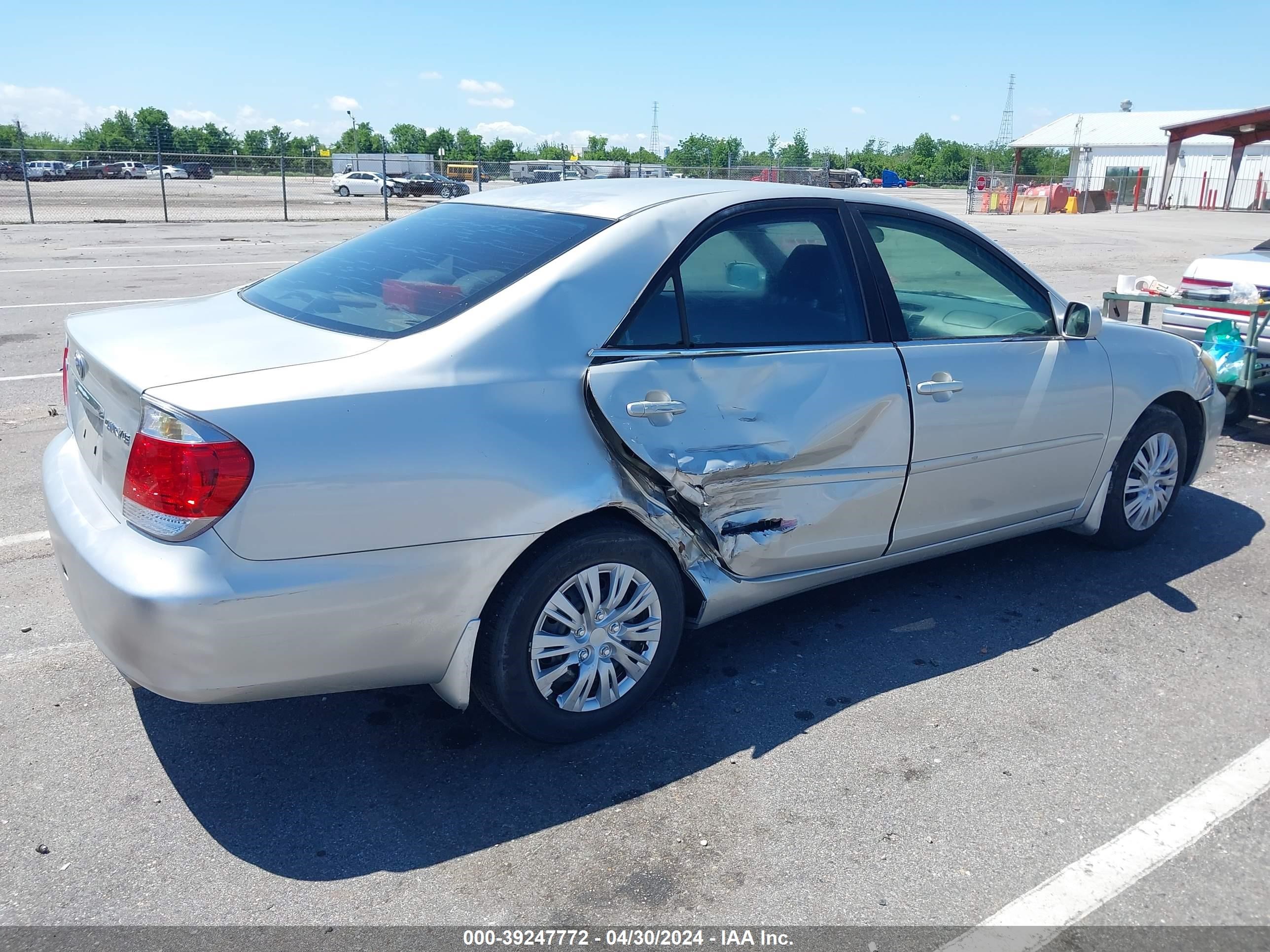 Photo 5 VIN: 4T1BE32K36U748989 - TOYOTA CAMRY 