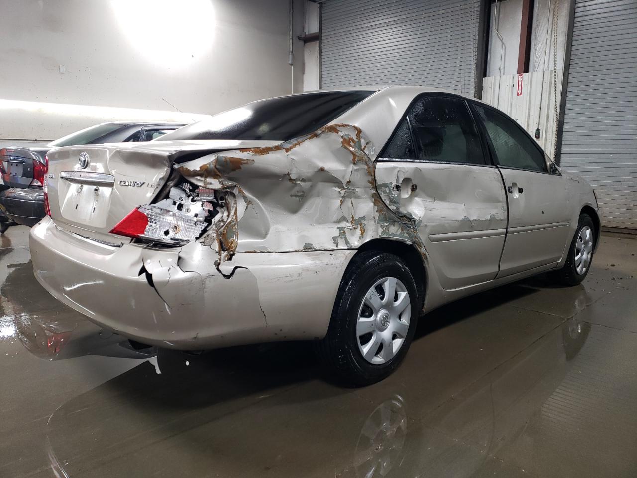 Photo 2 VIN: 4T1BE32K43U160692 - TOYOTA CAMRY 