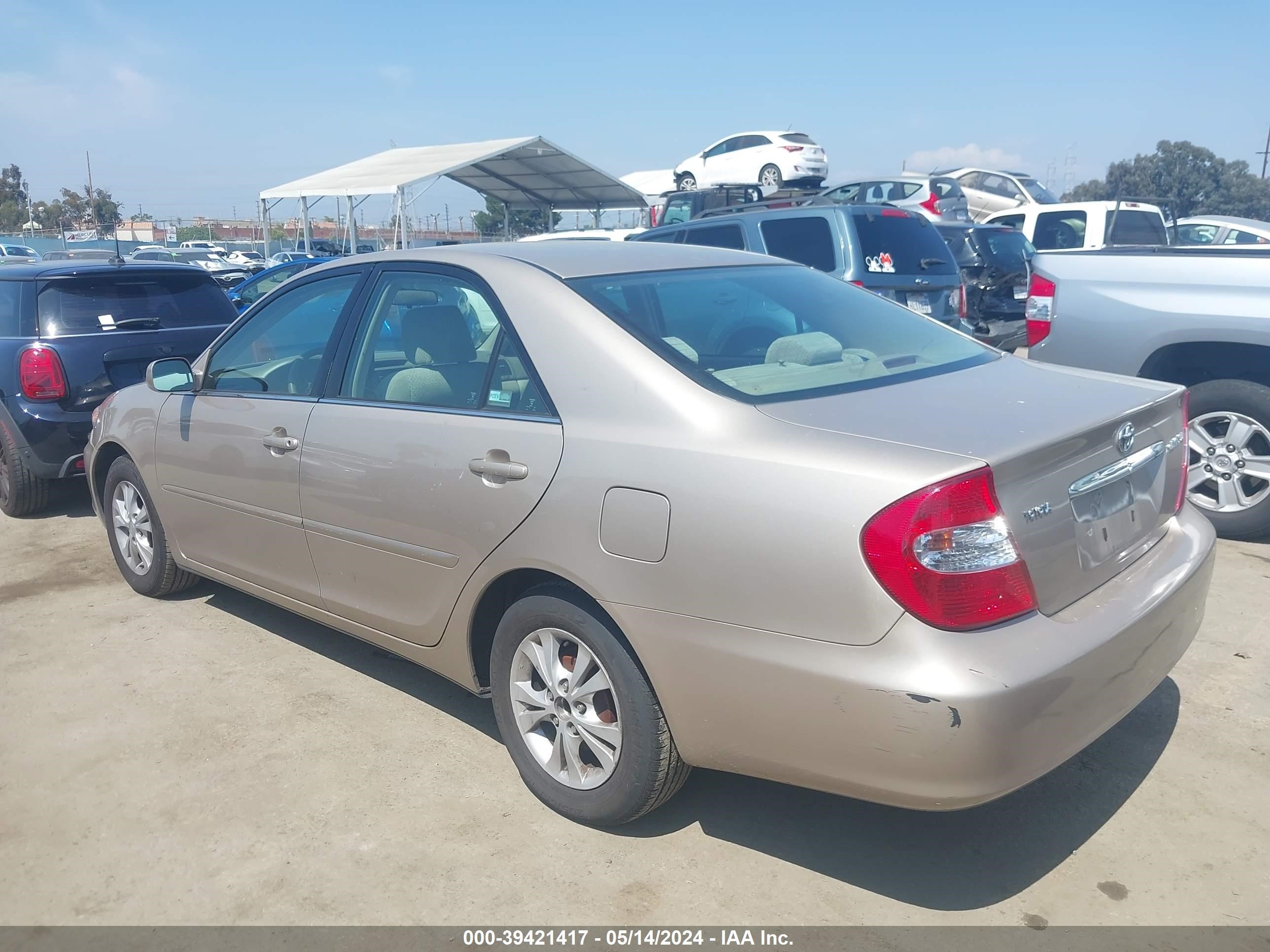 Photo 2 VIN: 4T1BE32K43U253888 - TOYOTA CAMRY 