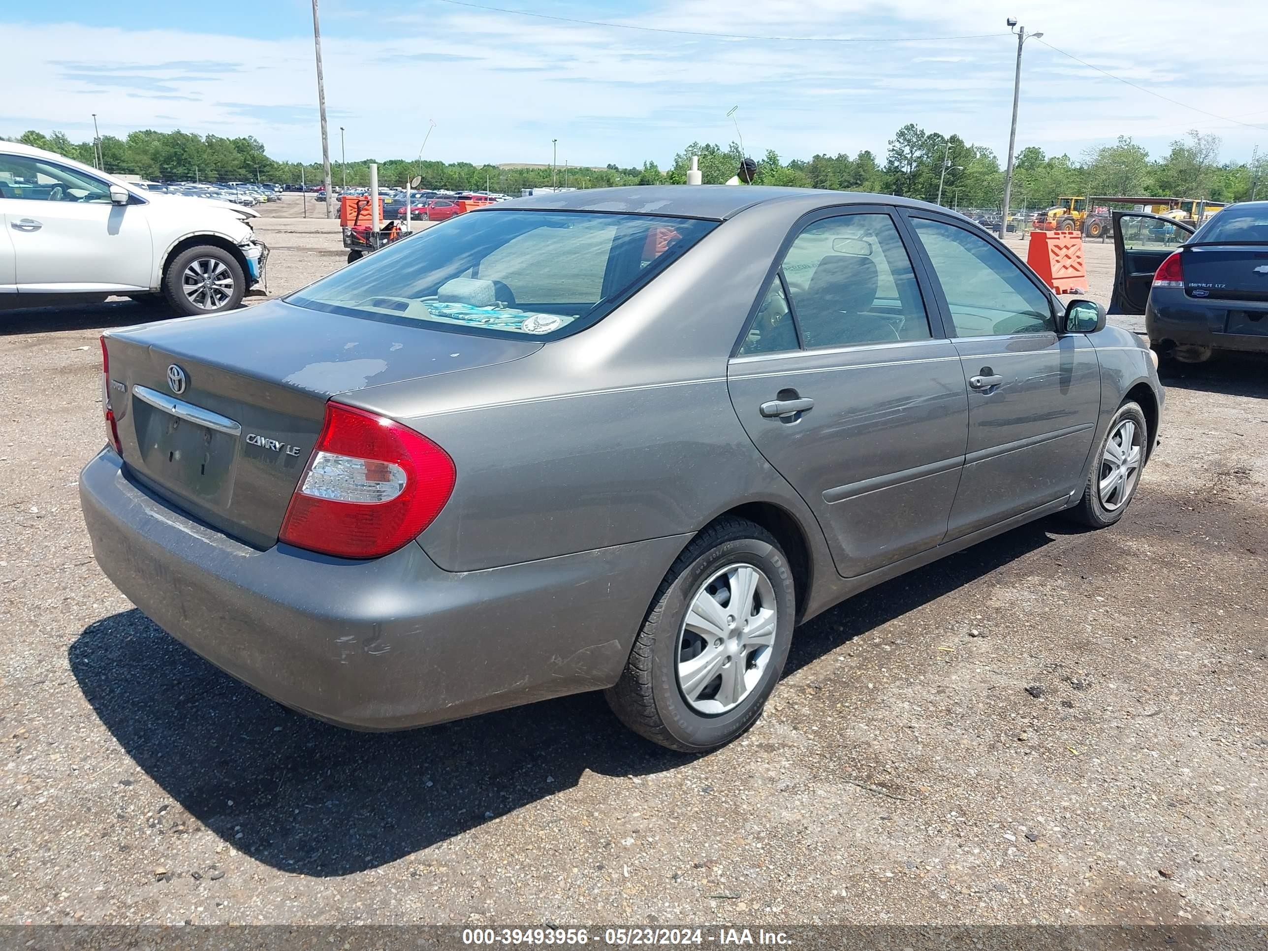 Photo 3 VIN: 4T1BE32K43U718119 - TOYOTA CAMRY 