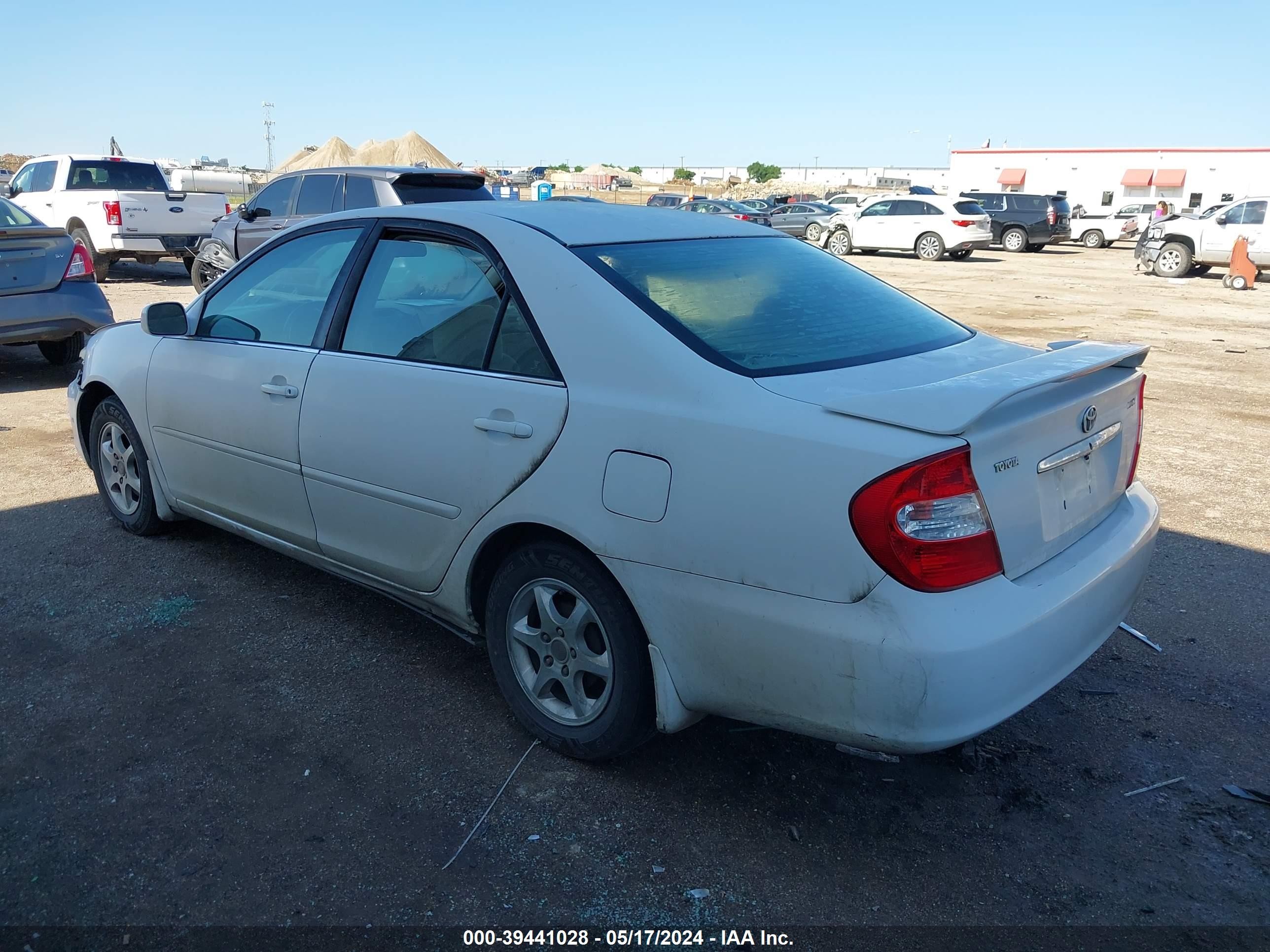 Photo 2 VIN: 4T1BE32K44U264603 - TOYOTA CAMRY 