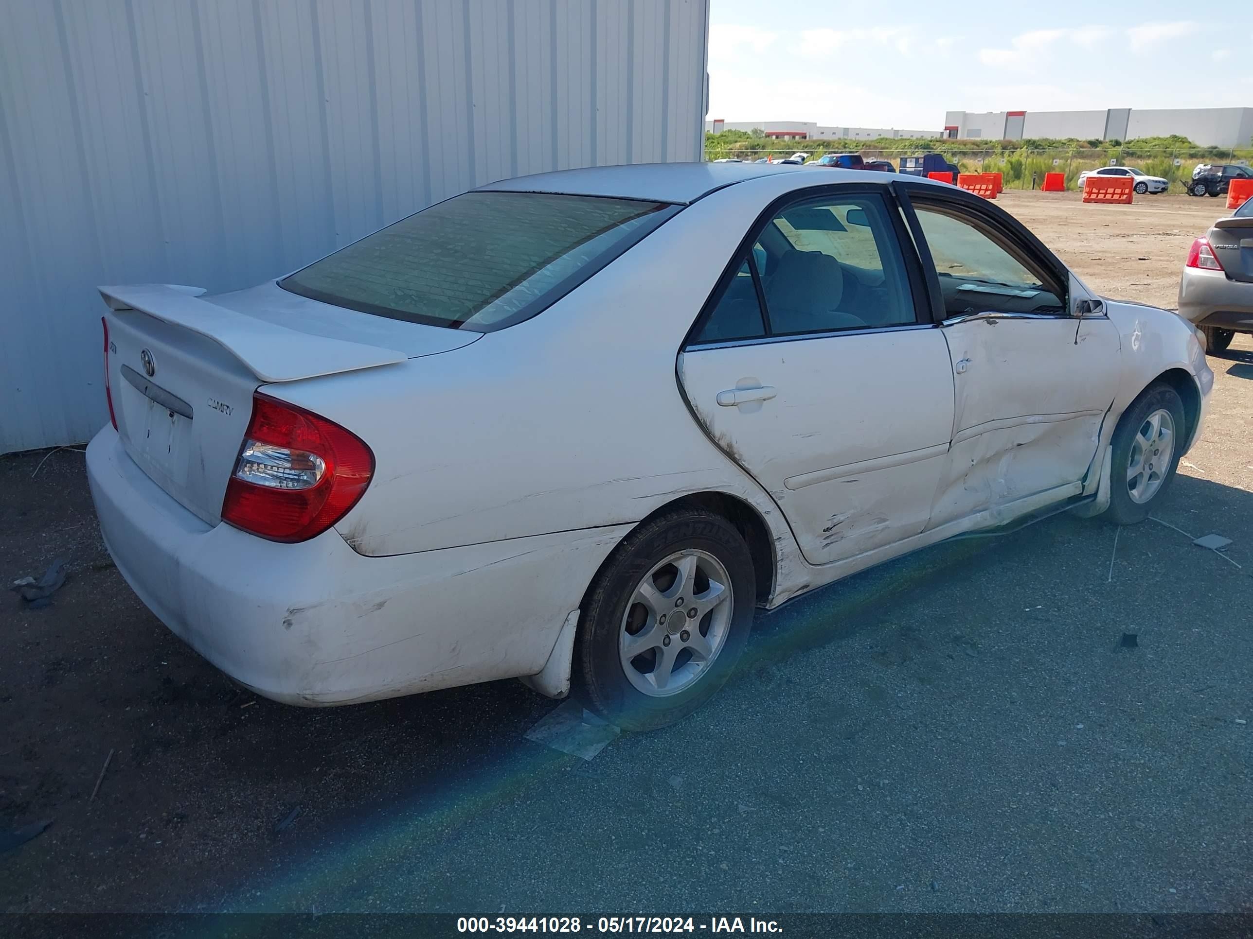 Photo 3 VIN: 4T1BE32K44U264603 - TOYOTA CAMRY 