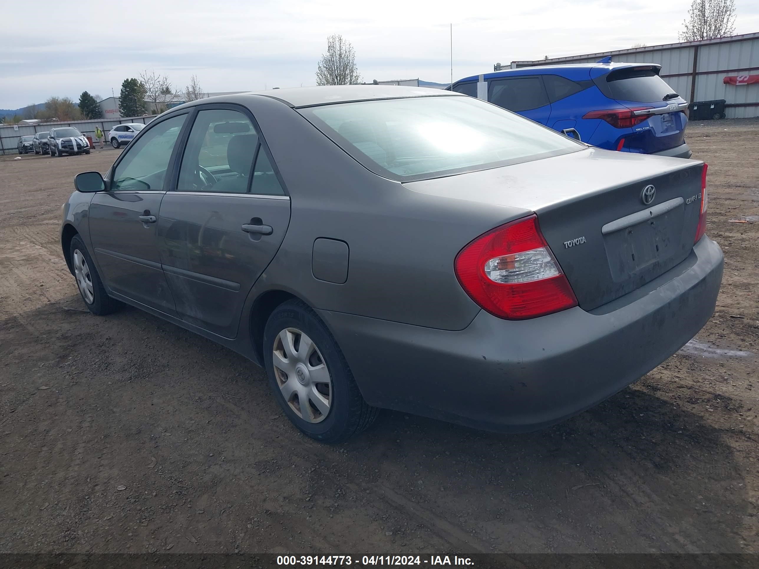 Photo 2 VIN: 4T1BE32K44U906060 - TOYOTA CAMRY 