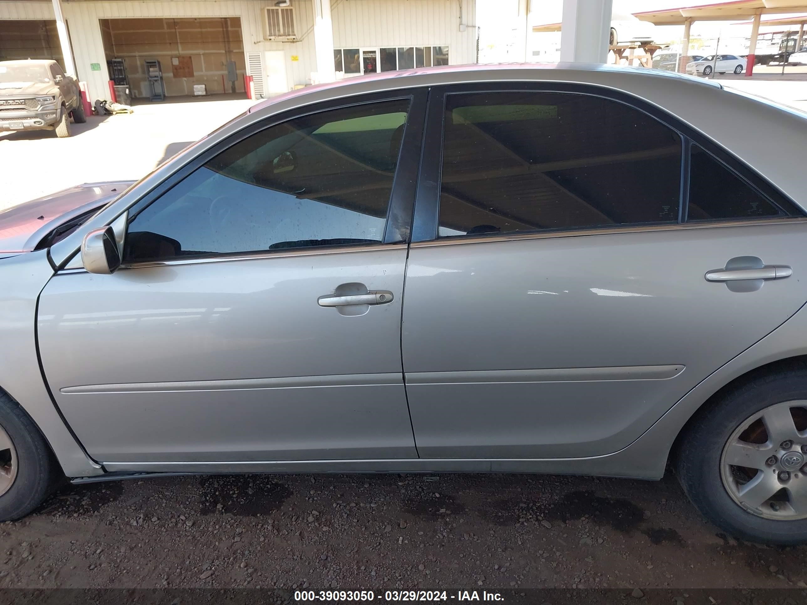 Photo 13 VIN: 4T1BE32K45U057016 - TOYOTA CAMRY 