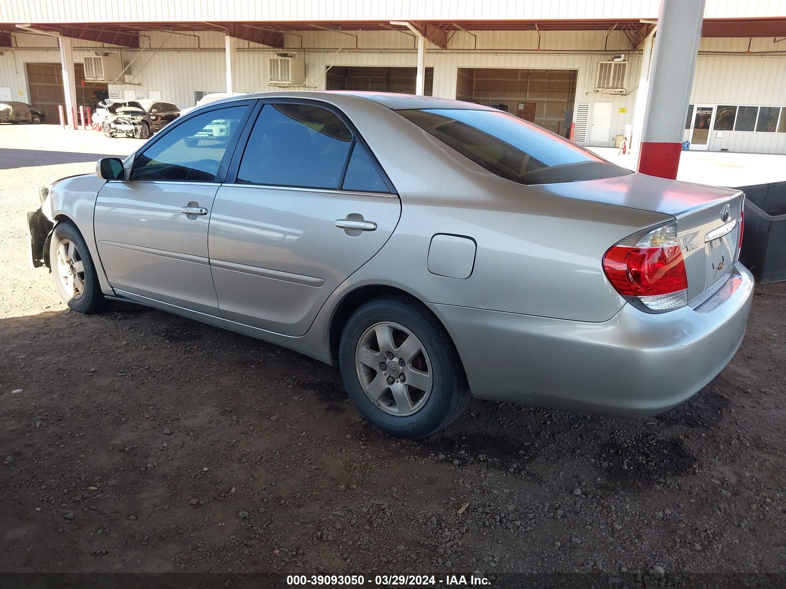 Photo 2 VIN: 4T1BE32K45U057016 - TOYOTA CAMRY 