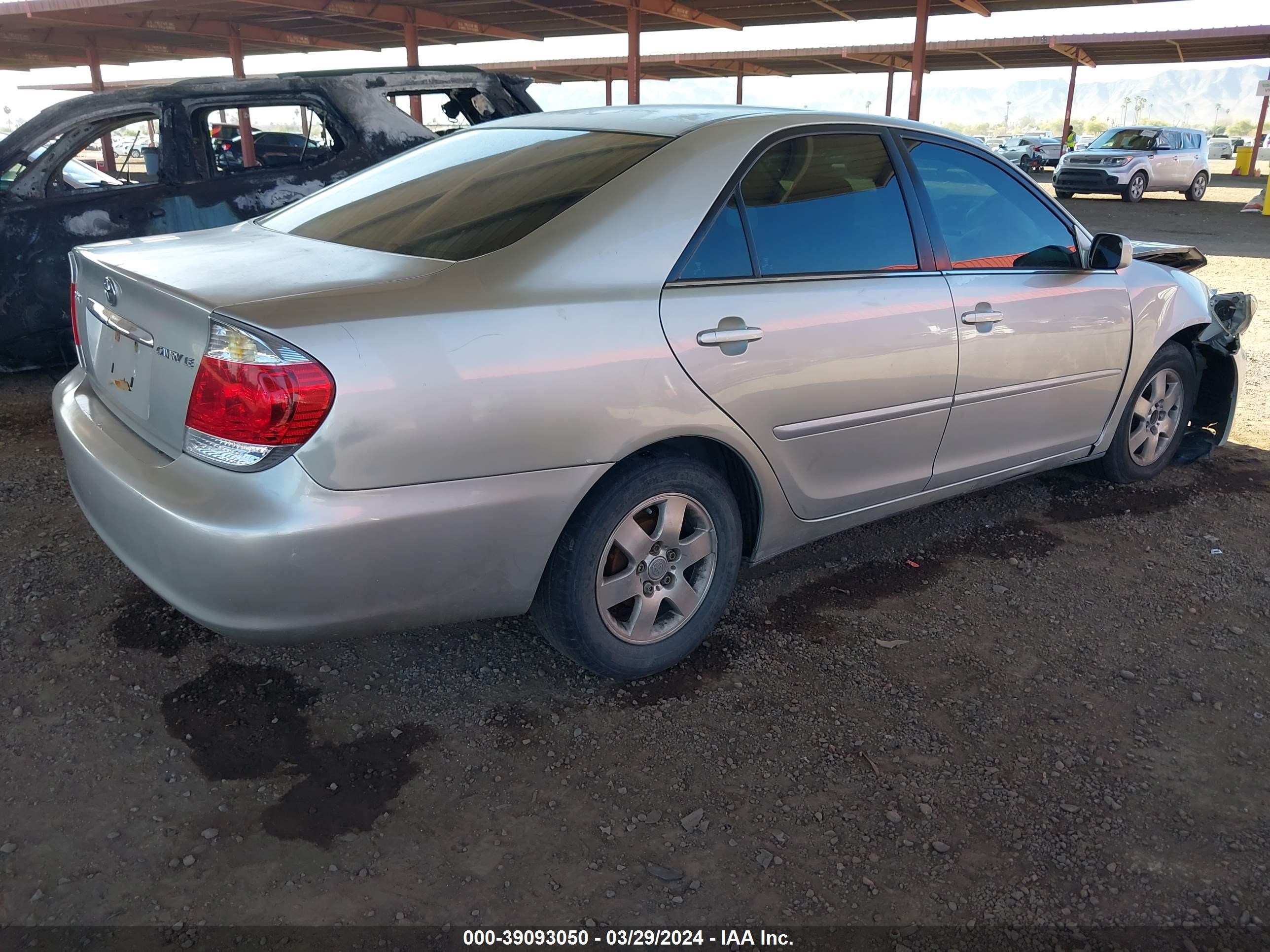 Photo 3 VIN: 4T1BE32K45U057016 - TOYOTA CAMRY 