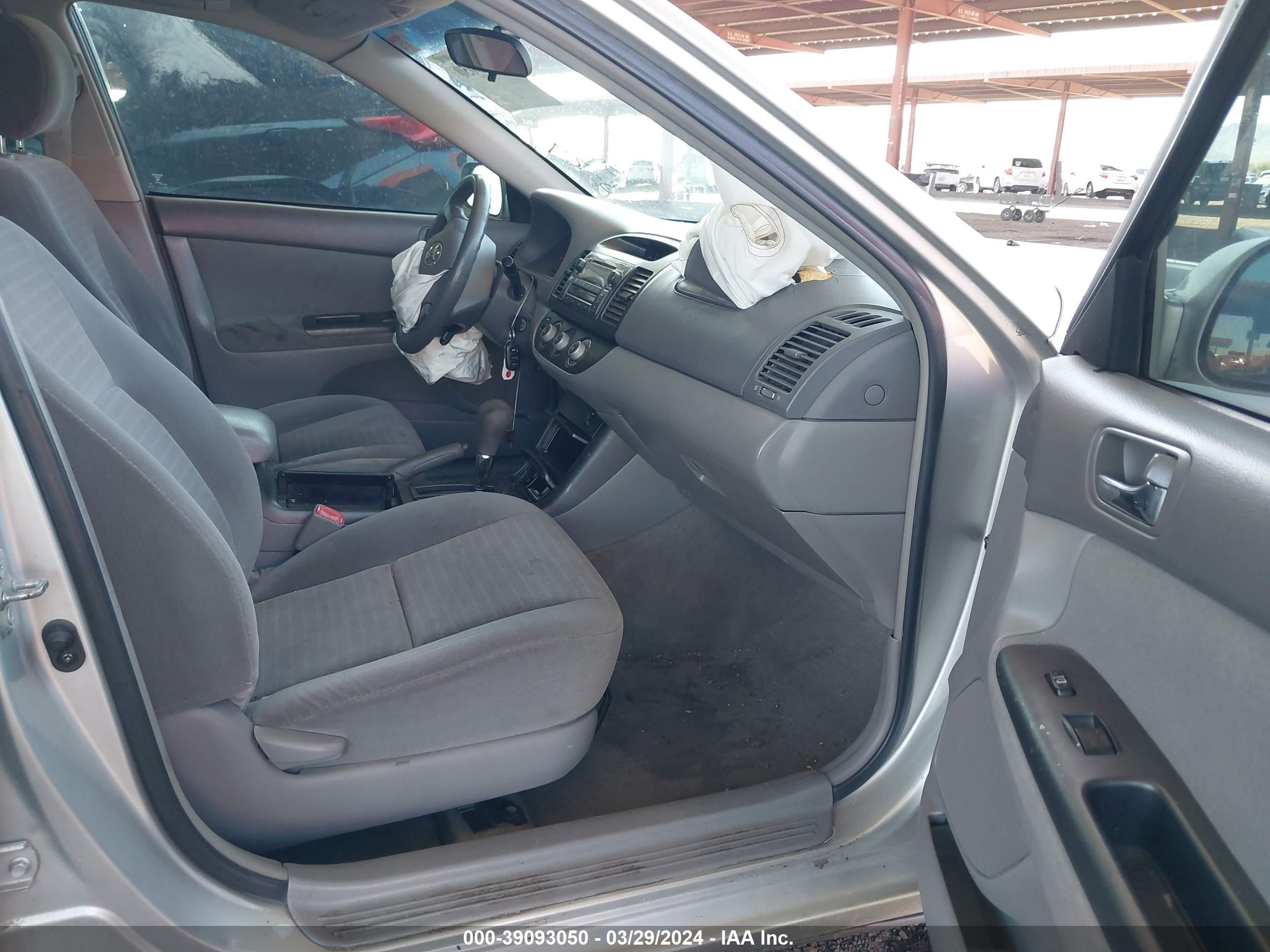 Photo 4 VIN: 4T1BE32K45U057016 - TOYOTA CAMRY 