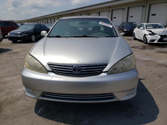 Photo 4 VIN: 4T1BE32K45U061146 - TOYOTA CAMRY LE 