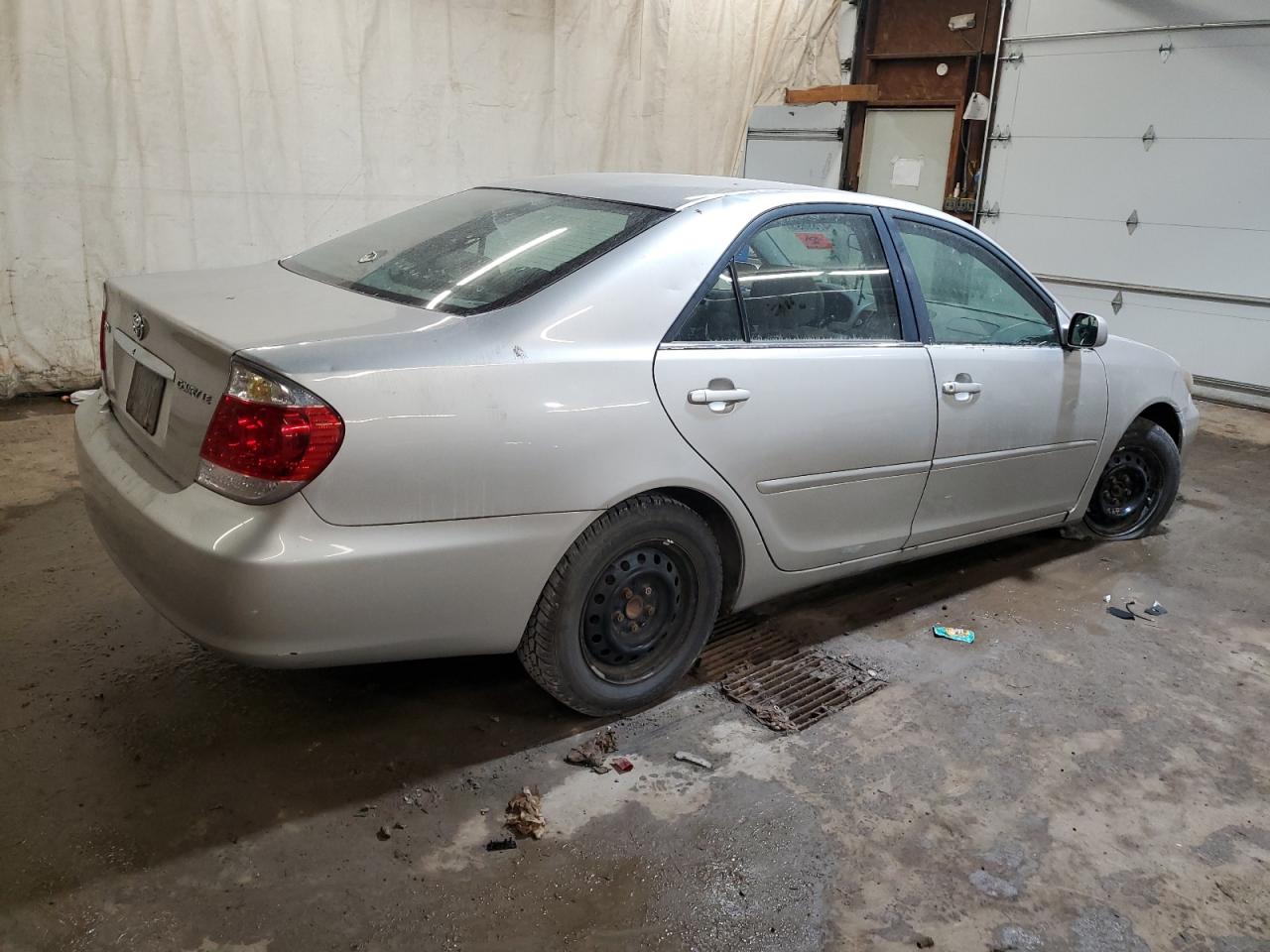 Photo 2 VIN: 4T1BE32K45U521518 - TOYOTA CAMRY 