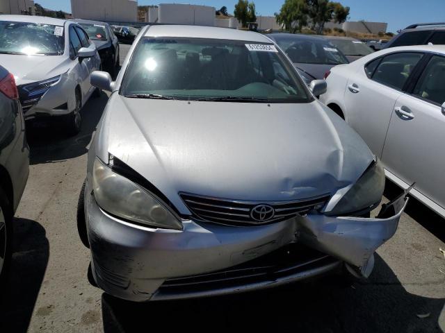 Photo 4 VIN: 4T1BE32K45U556642 - TOYOTA CAMRY 