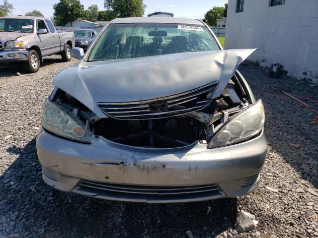 Photo 4 VIN: 4T1BE32K45U557936 - TOYOTA CAMRY LE 