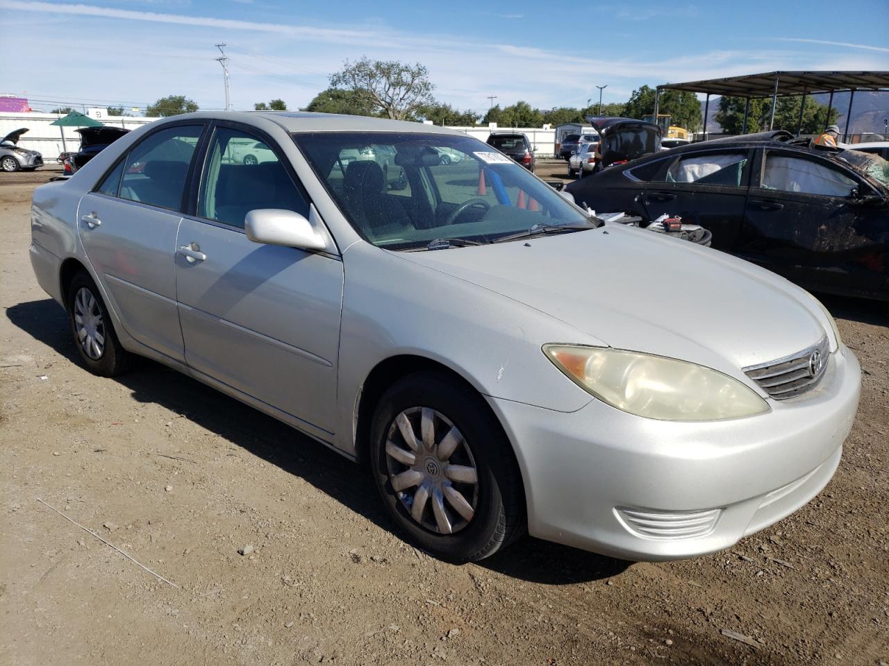 Photo 3 VIN: 4T1BE32K45U566992 - TOYOTA CAMRY 