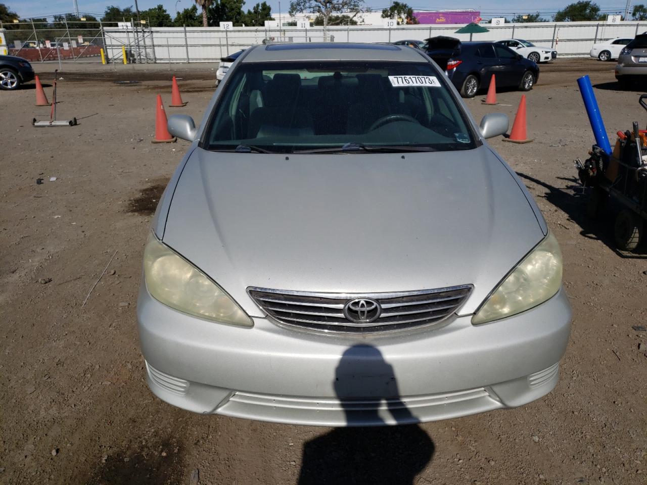 Photo 4 VIN: 4T1BE32K45U566992 - TOYOTA CAMRY 