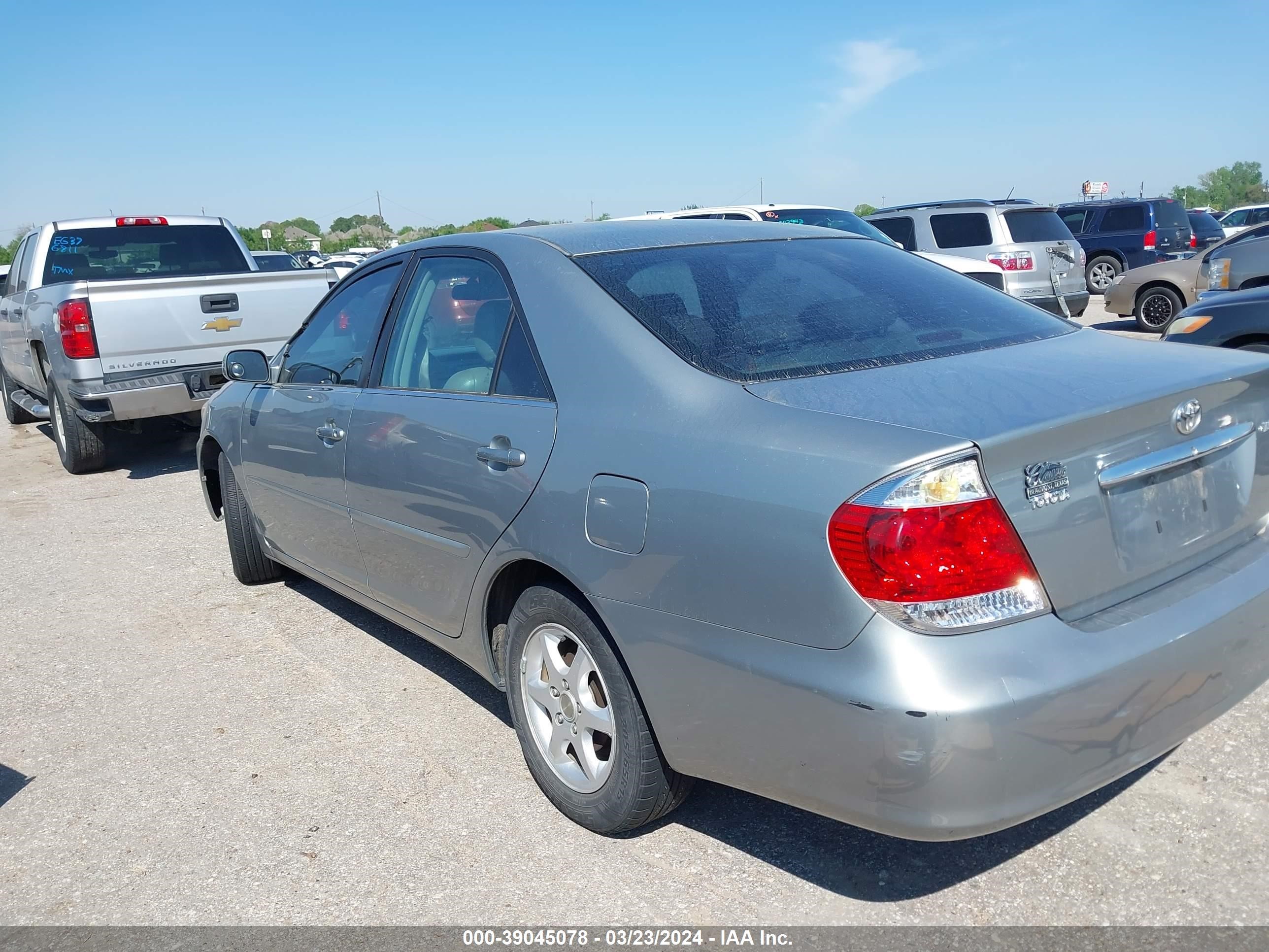 Photo 2 VIN: 4T1BE32K45U568466 - TOYOTA CAMRY 