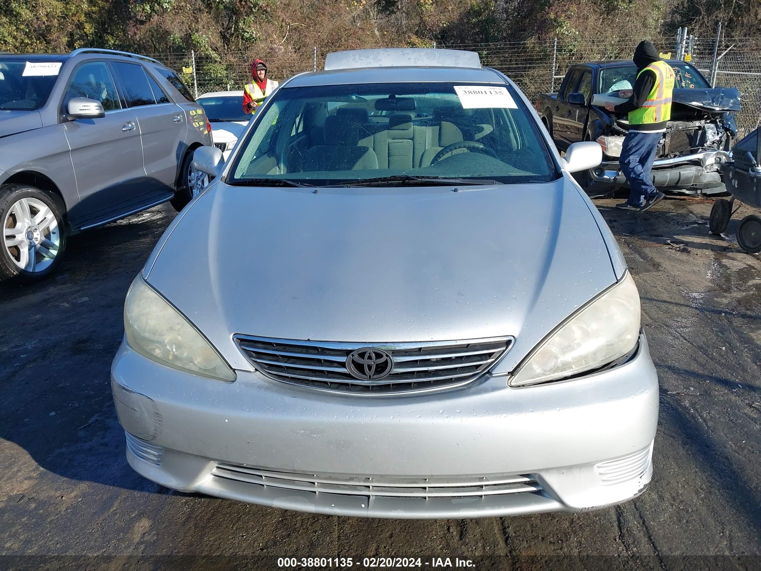 Photo 10 VIN: 4T1BE32K45U582836 - TOYOTA CAMRY 