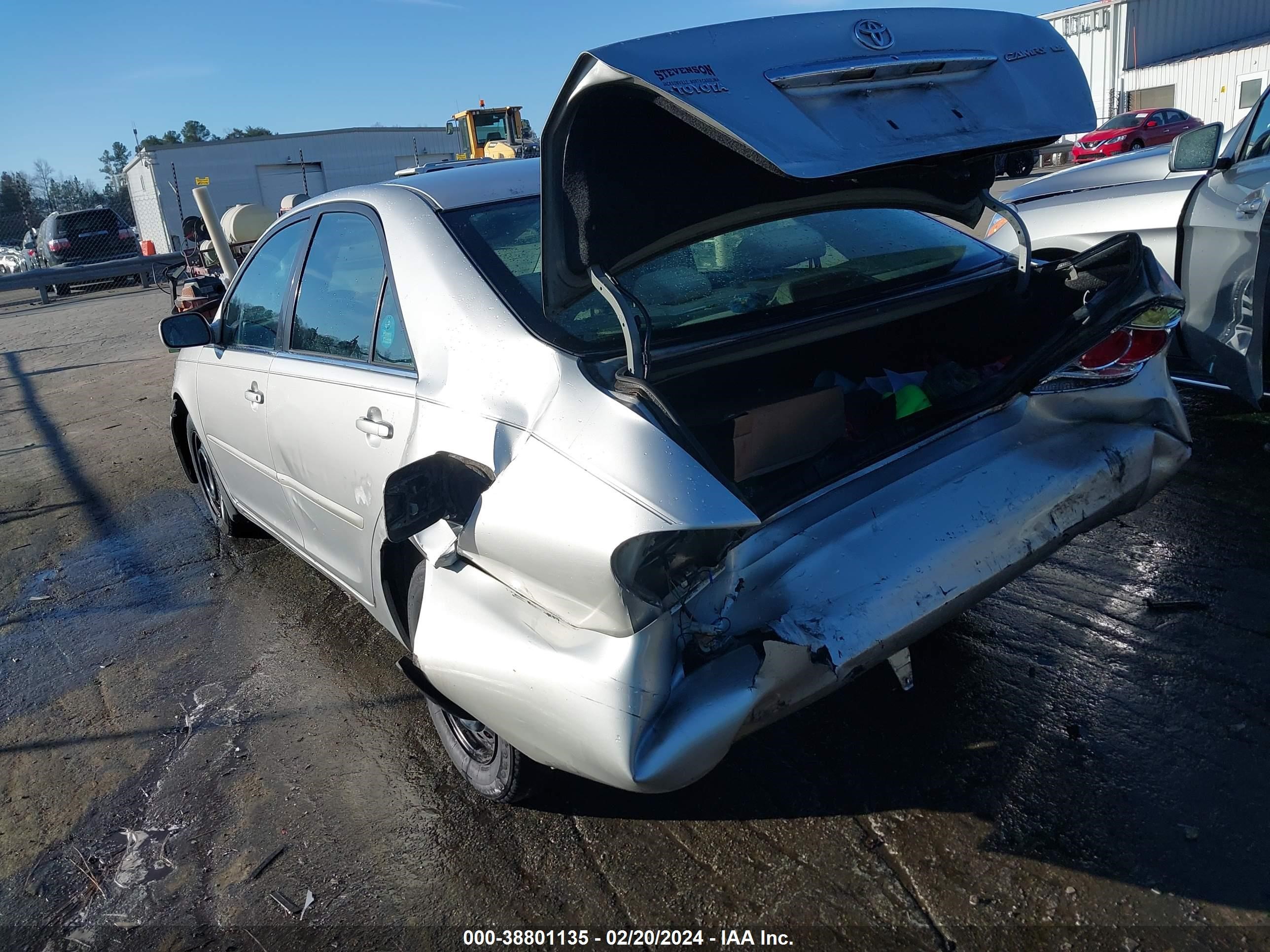 Photo 2 VIN: 4T1BE32K45U582836 - TOYOTA CAMRY 