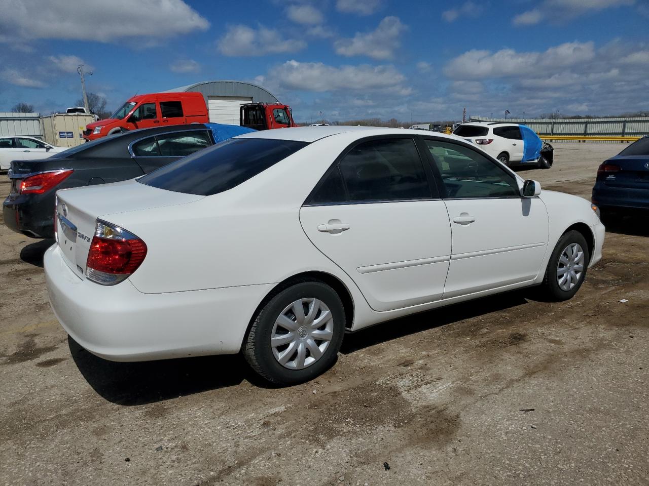 Photo 2 VIN: 4T1BE32K45U590211 - TOYOTA CAMRY 