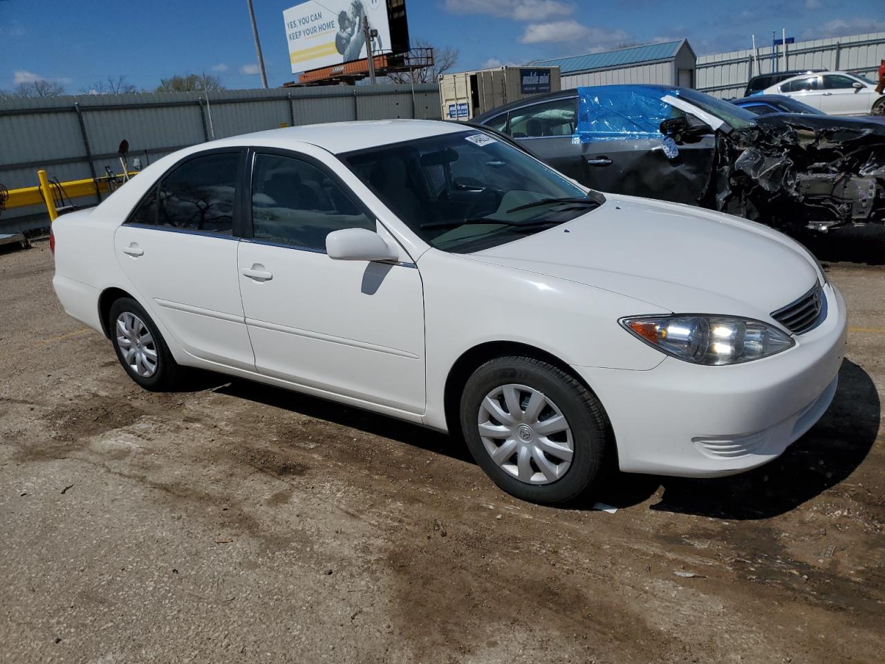 Photo 3 VIN: 4T1BE32K45U590211 - TOYOTA CAMRY 