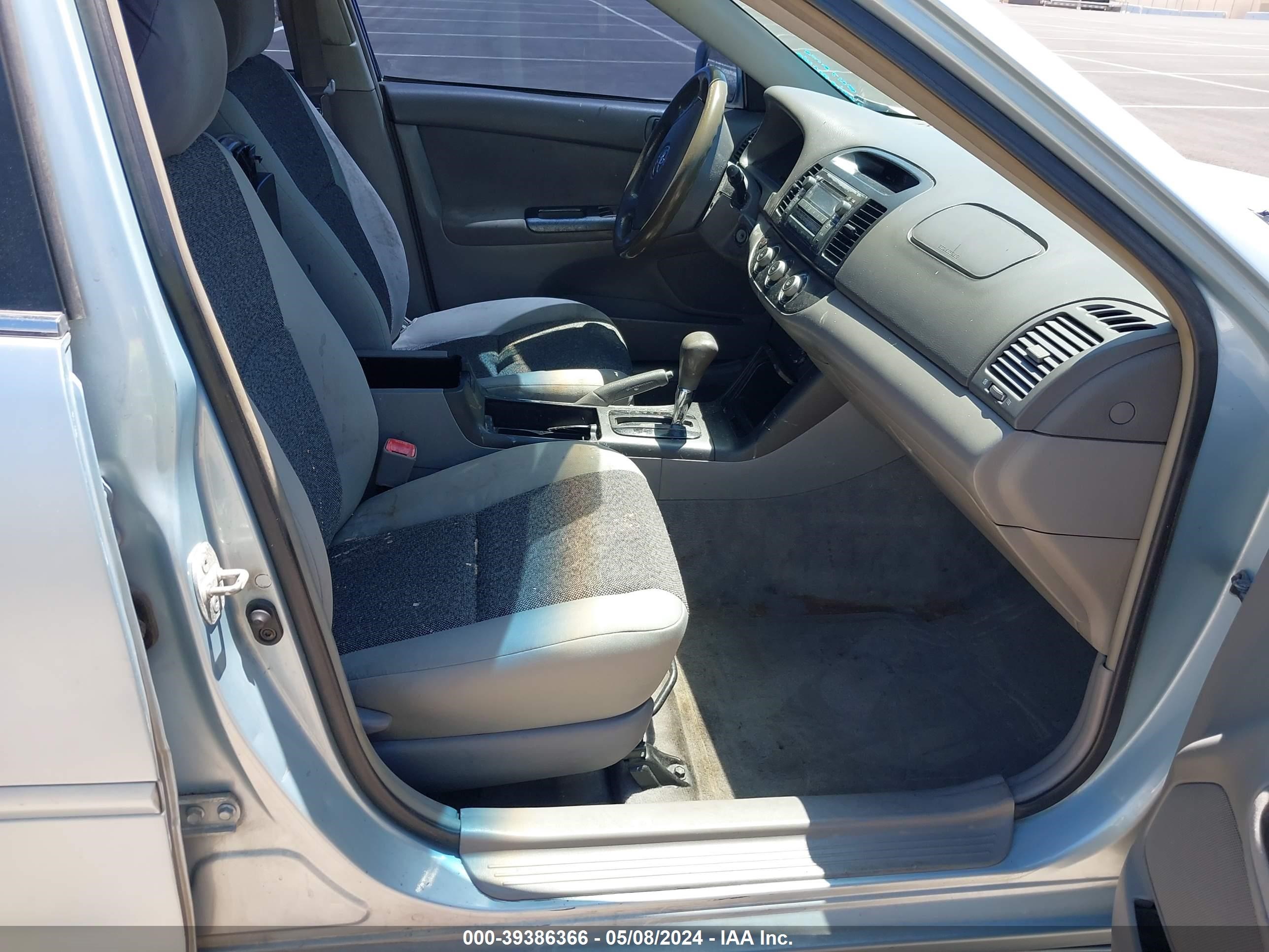 Photo 4 VIN: 4T1BE32K45U618525 - TOYOTA CAMRY 