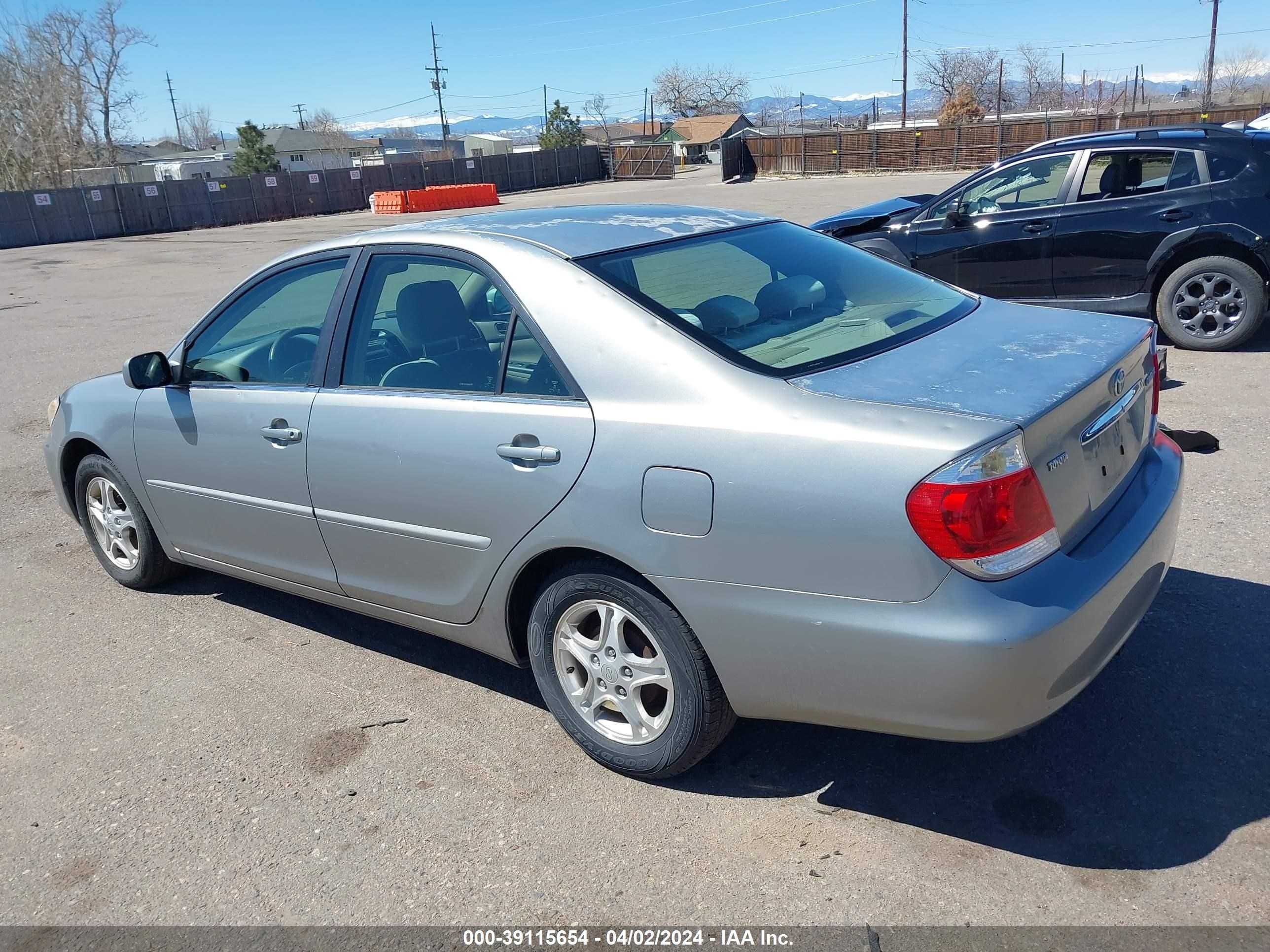 Photo 2 VIN: 4T1BE32K45U640105 - TOYOTA CAMRY 