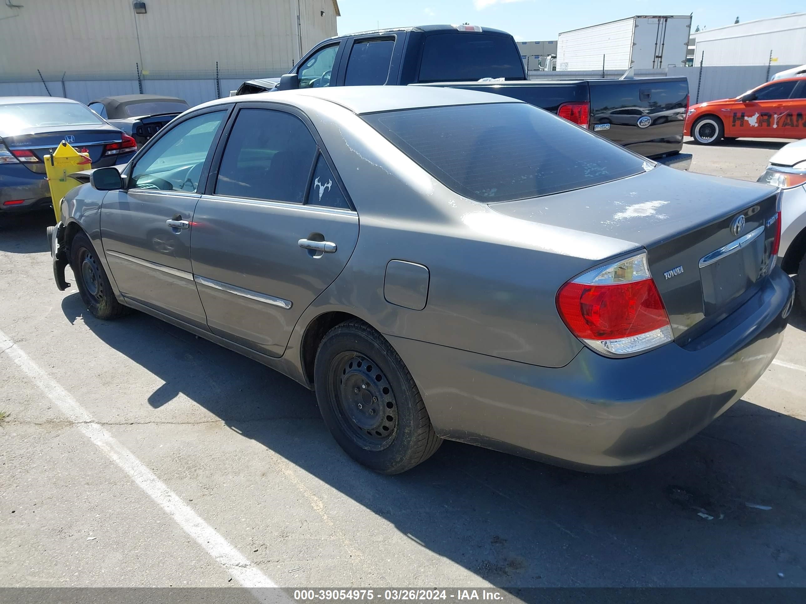 Photo 2 VIN: 4T1BE32K46U680721 - TOYOTA CAMRY 