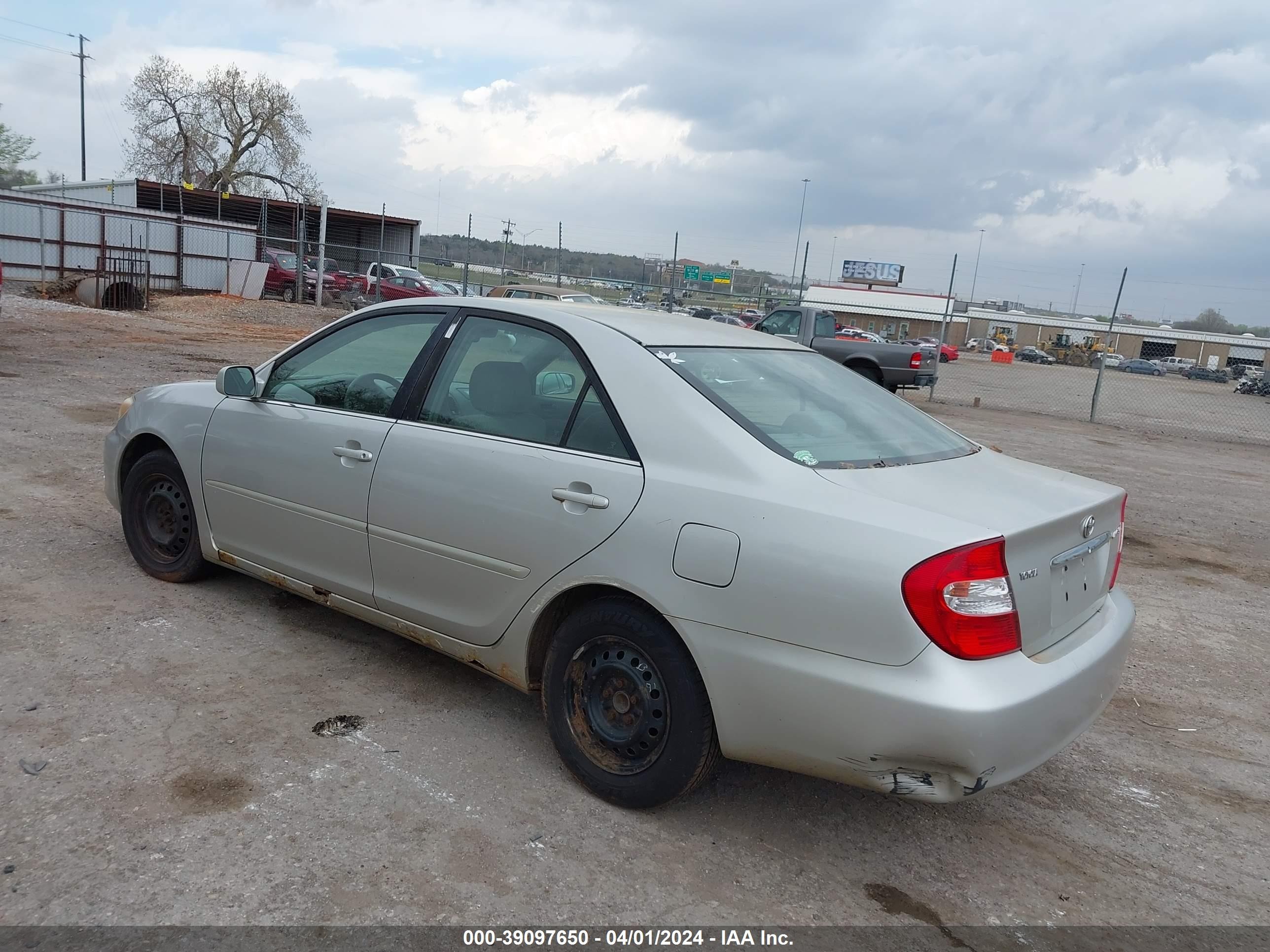 Photo 2 VIN: 4T1BE32K52U008581 - TOYOTA CAMRY 