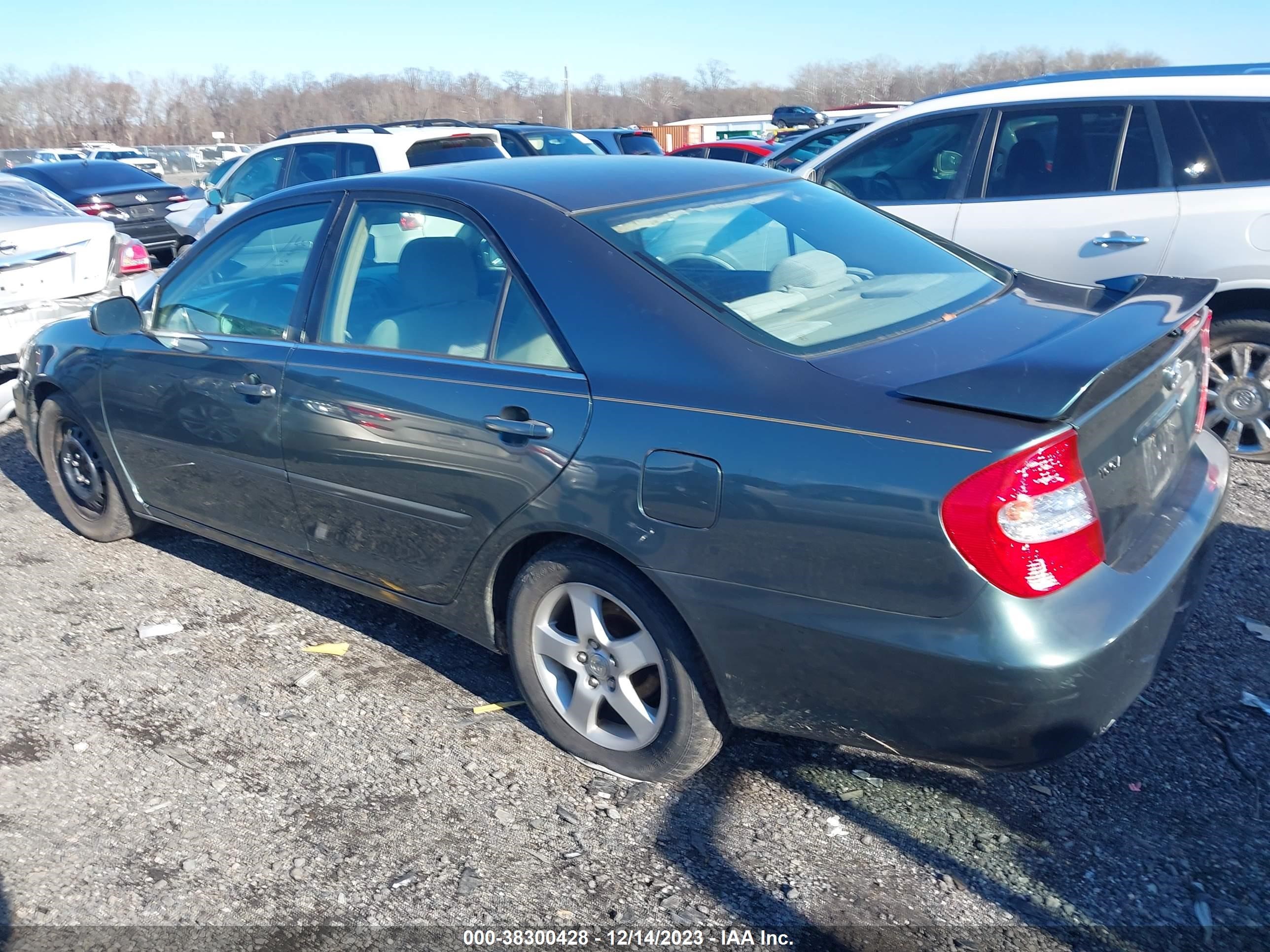 Photo 2 VIN: 4T1BE32K52U537402 - TOYOTA CAMRY 