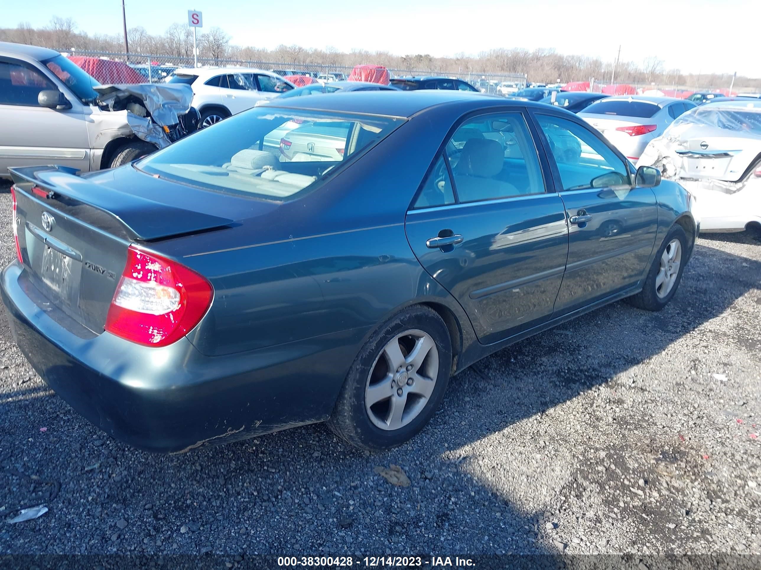 Photo 3 VIN: 4T1BE32K52U537402 - TOYOTA CAMRY 