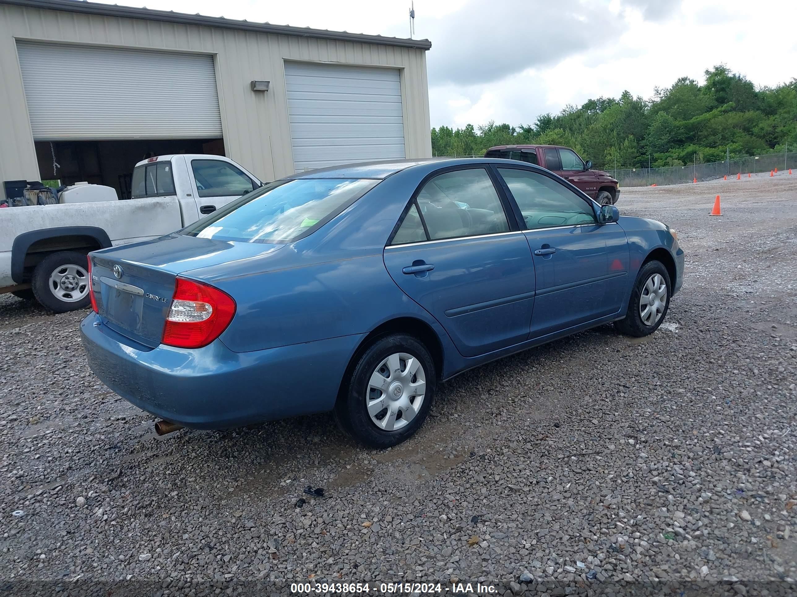 Photo 3 VIN: 4T1BE32K52U537979 - TOYOTA CAMRY 