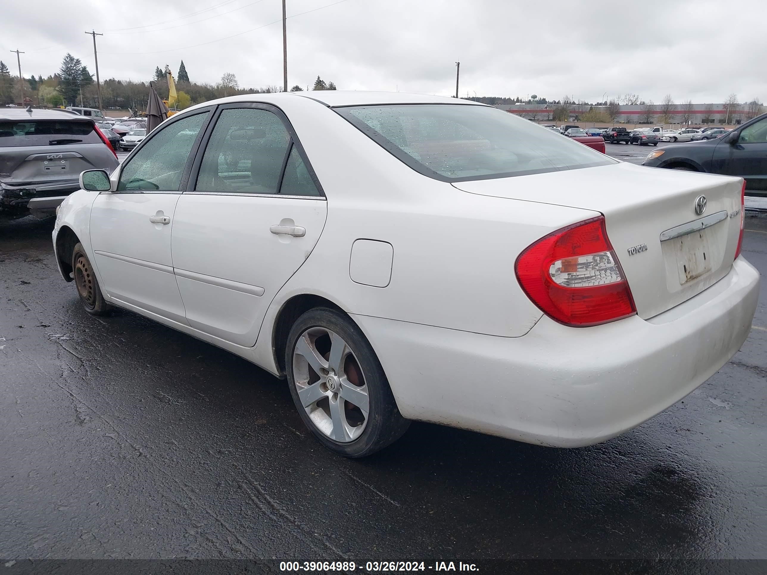 Photo 2 VIN: 4T1BE32K53U140841 - TOYOTA CAMRY 