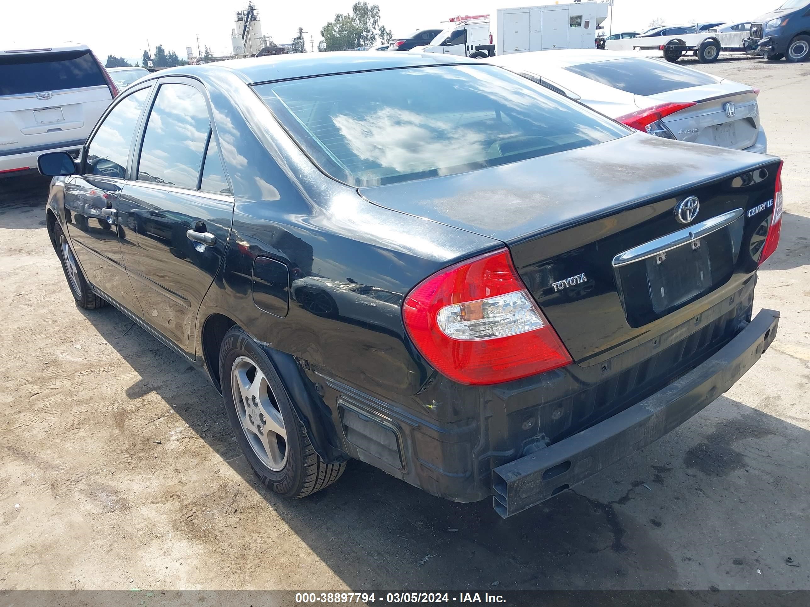 Photo 2 VIN: 4T1BE32K53U221337 - TOYOTA CAMRY 