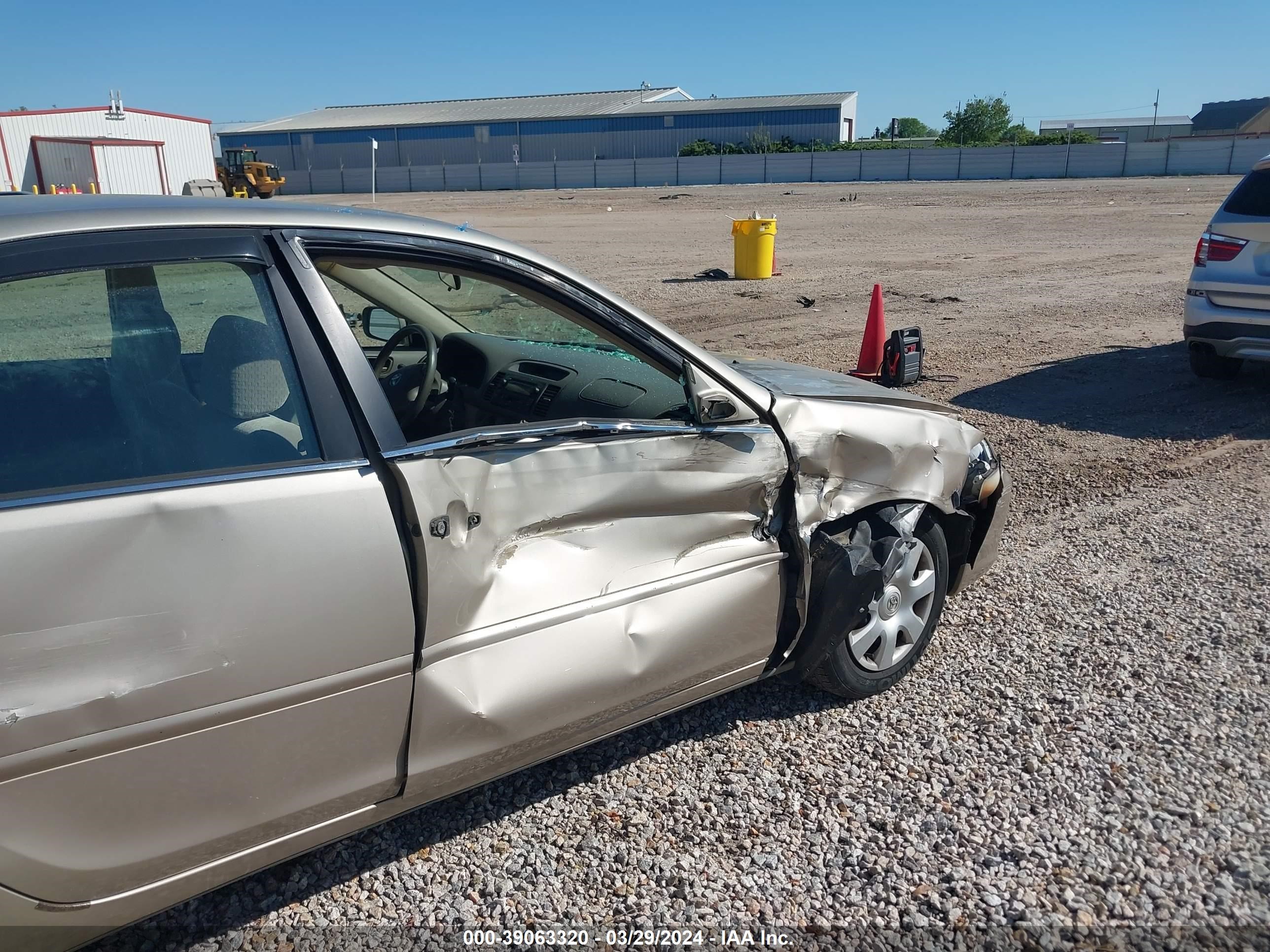 Photo 5 VIN: 4T1BE32K54U883212 - TOYOTA CAMRY 