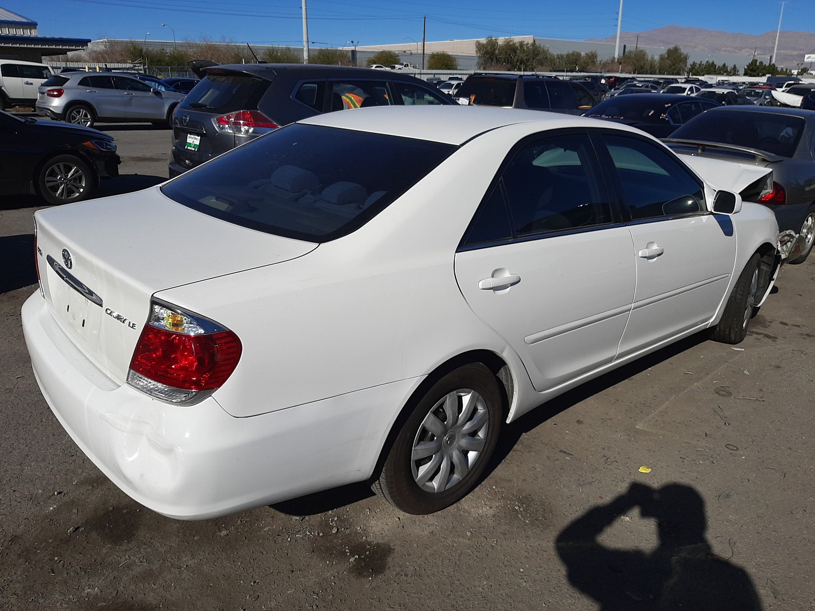 Photo 3 VIN: 4T1BE32K55U012568 - TOYOTA CAMRY LE 