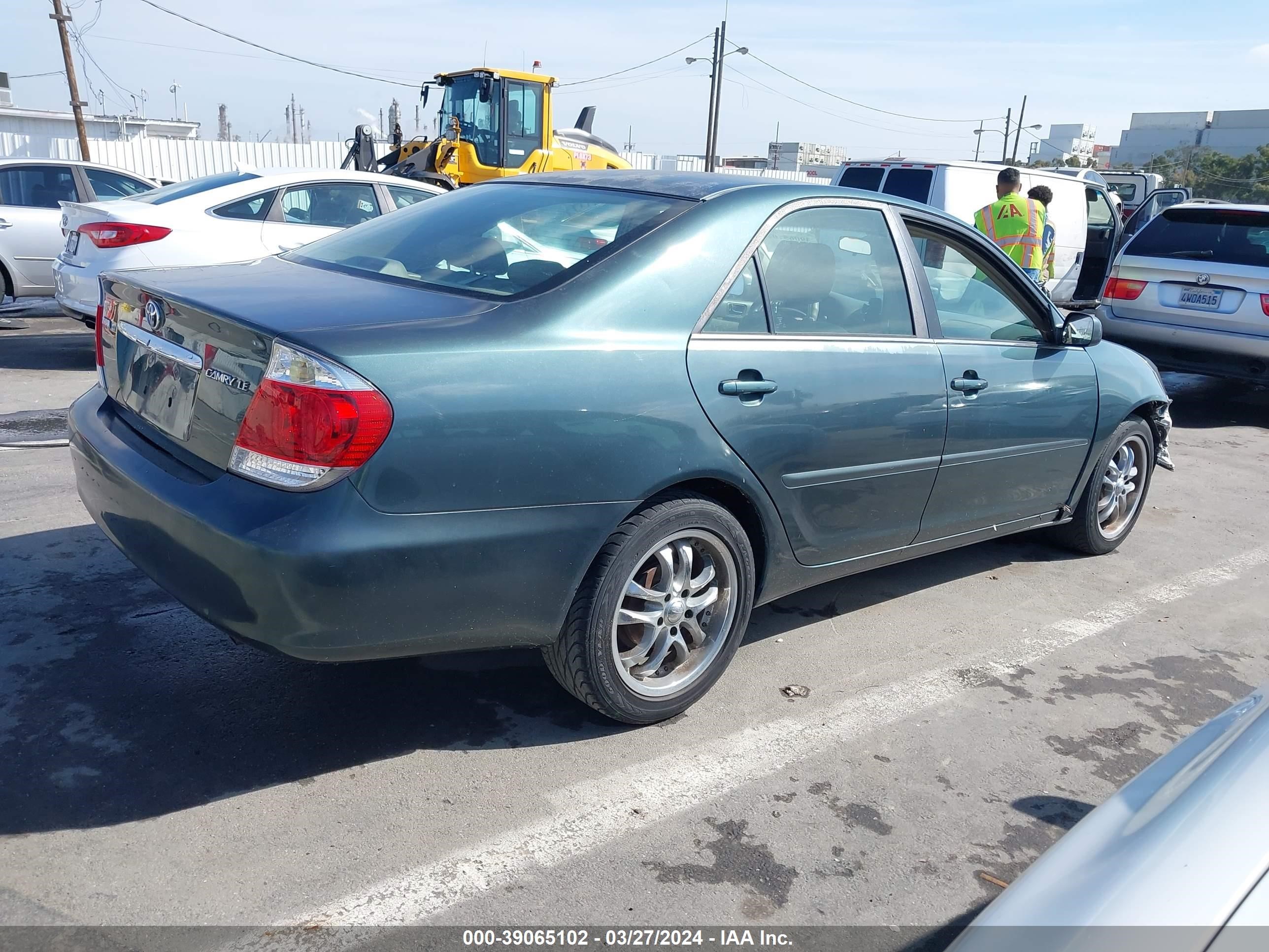 Photo 3 VIN: 4T1BE32K55U014501 - TOYOTA CAMRY 