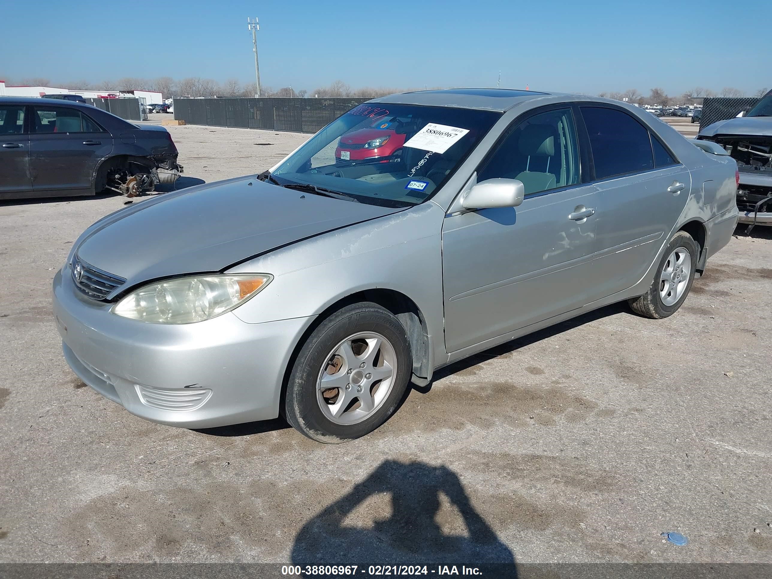 Photo 1 VIN: 4T1BE32K55U021660 - TOYOTA CAMRY 