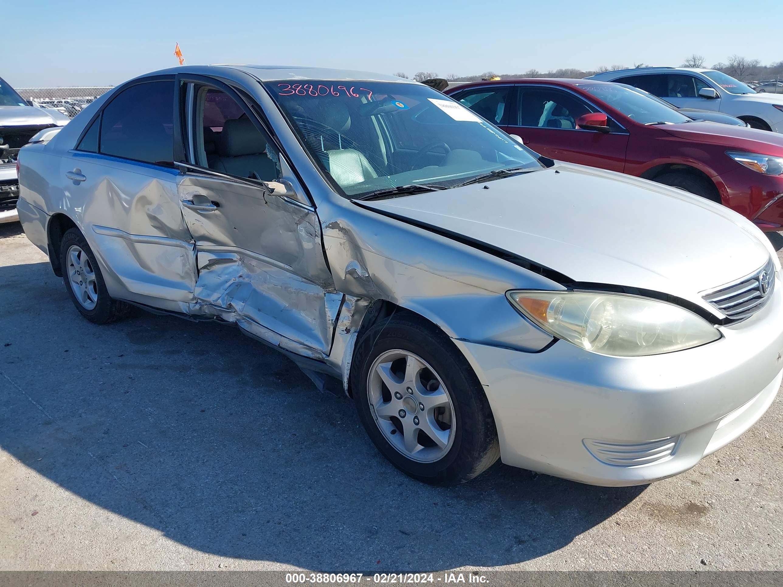 Photo 5 VIN: 4T1BE32K55U021660 - TOYOTA CAMRY 