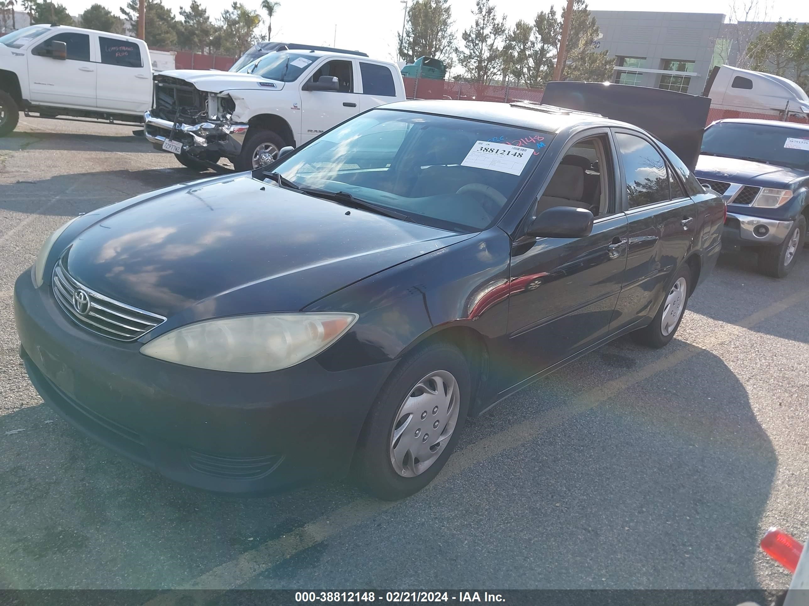 Photo 1 VIN: 4T1BE32K55U063665 - TOYOTA CAMRY 