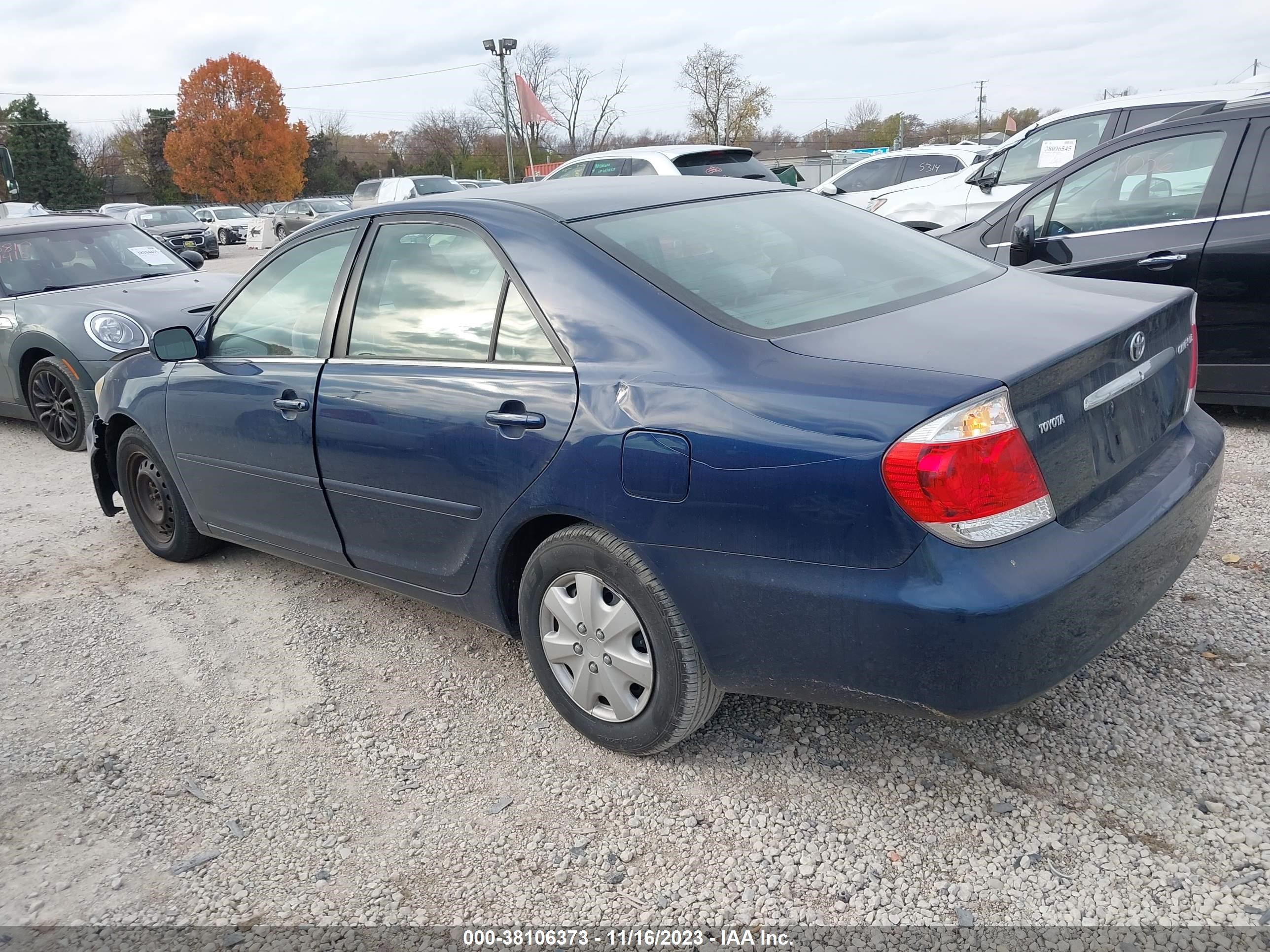 Photo 2 VIN: 4T1BE32K55U102108 - TOYOTA CAMRY 