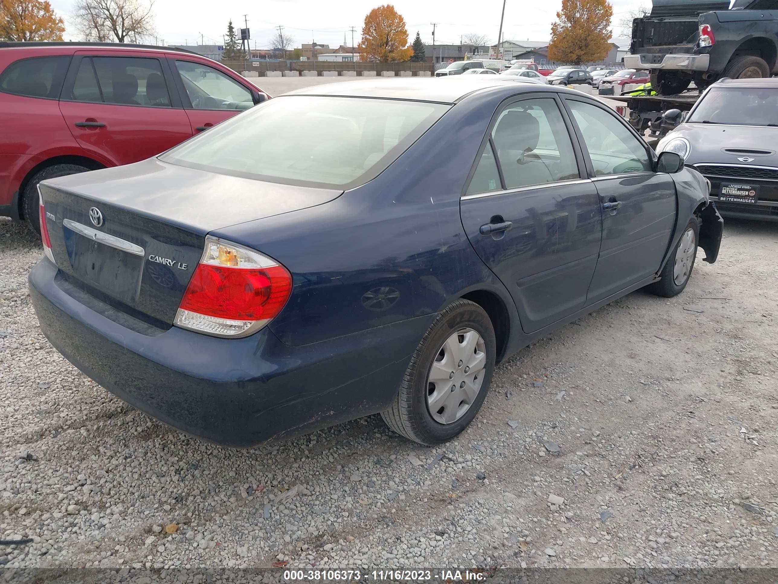 Photo 3 VIN: 4T1BE32K55U102108 - TOYOTA CAMRY 