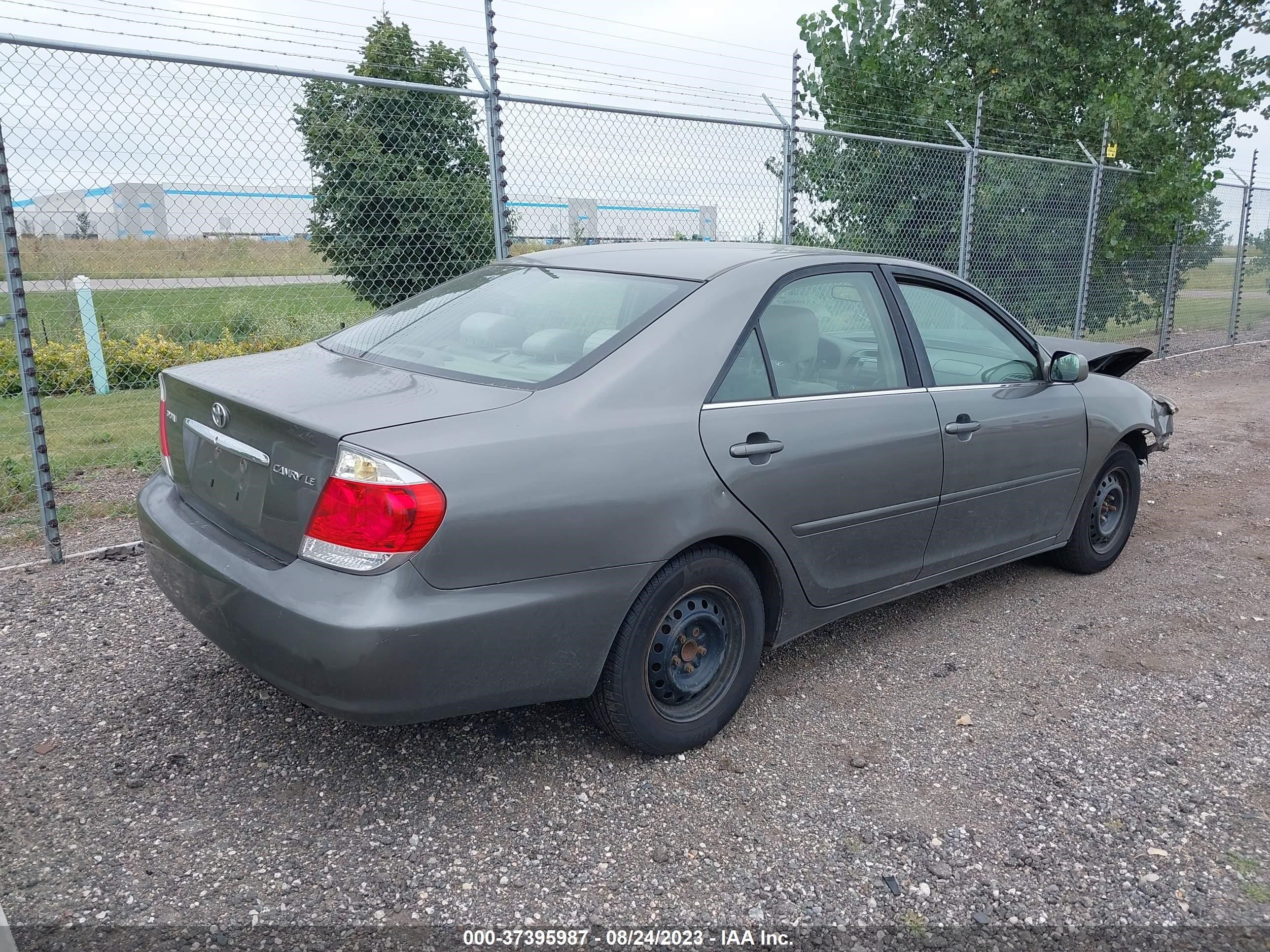 Photo 3 VIN: 4T1BE32K55U611017 - TOYOTA CAMRY 