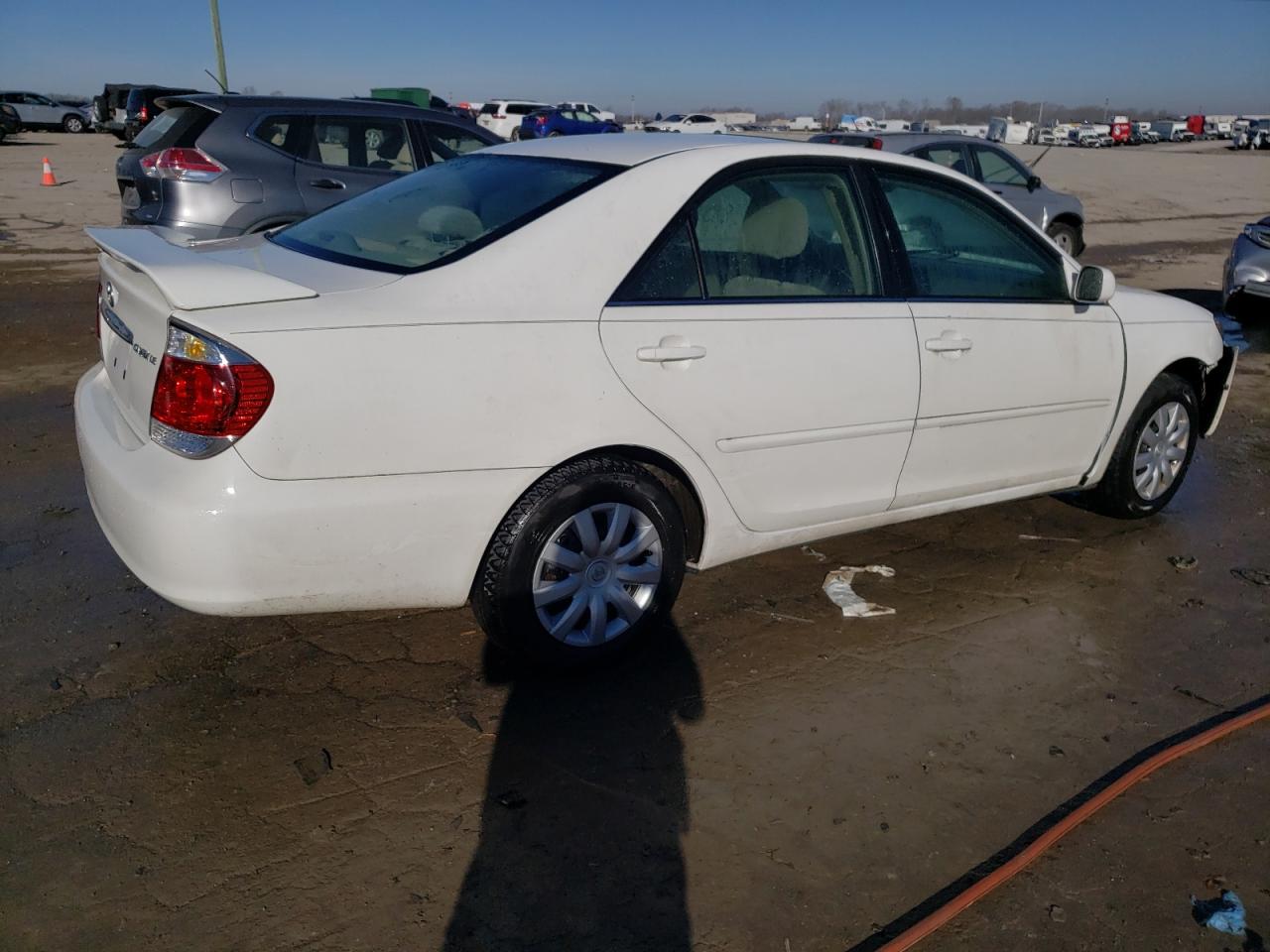 Photo 2 VIN: 4T1BE32K55U613818 - TOYOTA CAMRY 