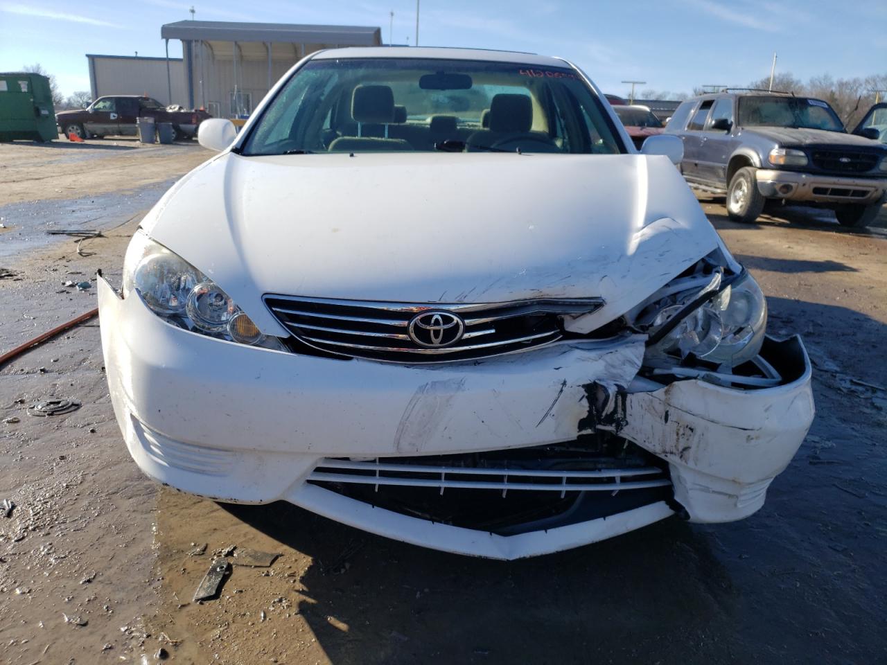 Photo 4 VIN: 4T1BE32K55U613818 - TOYOTA CAMRY 