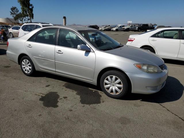 Photo 3 VIN: 4T1BE32K55U957455 - TOYOTA CAMRY 