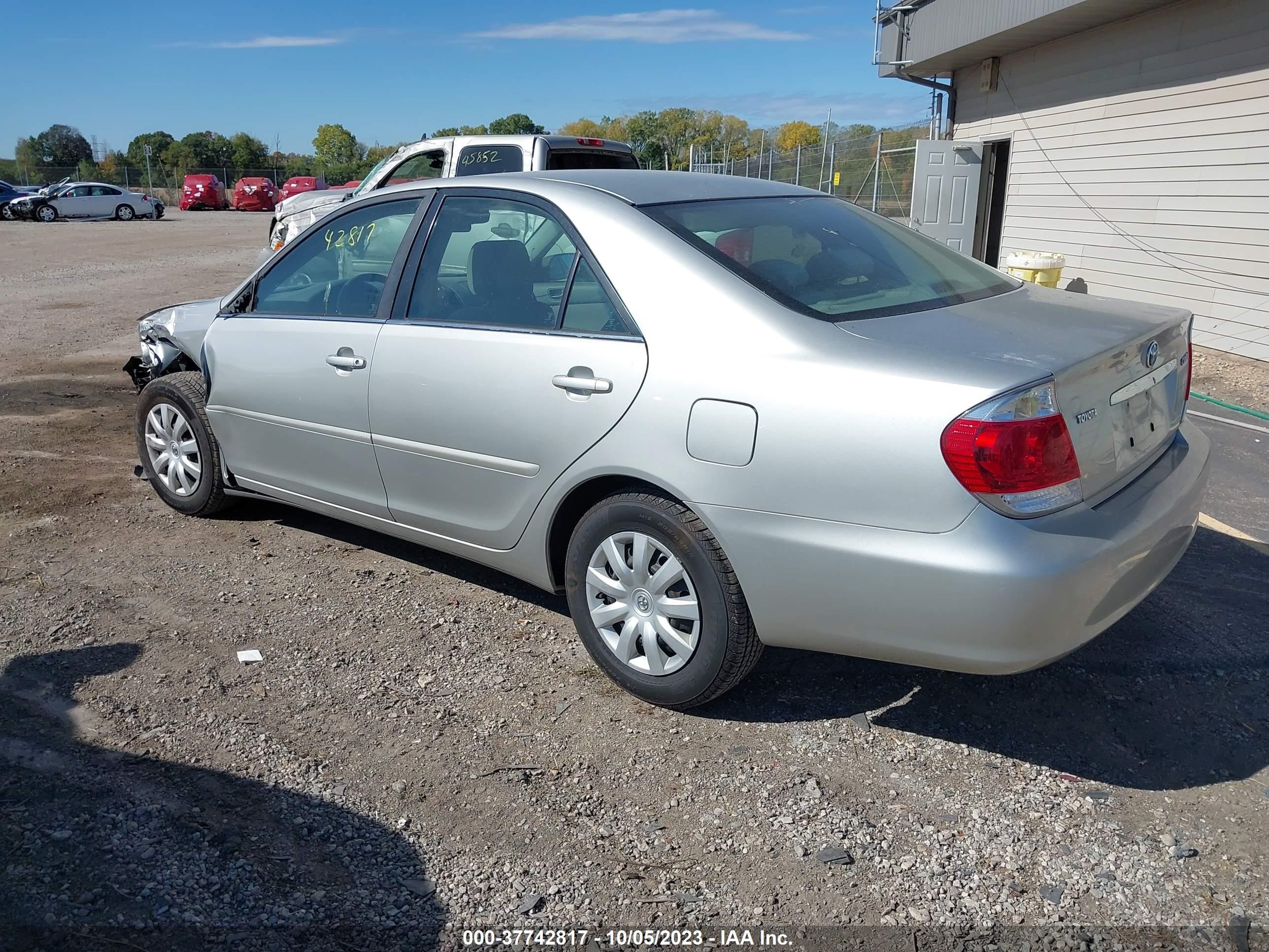 Photo 2 VIN: 4T1BE32K55U980296 - TOYOTA CAMRY 