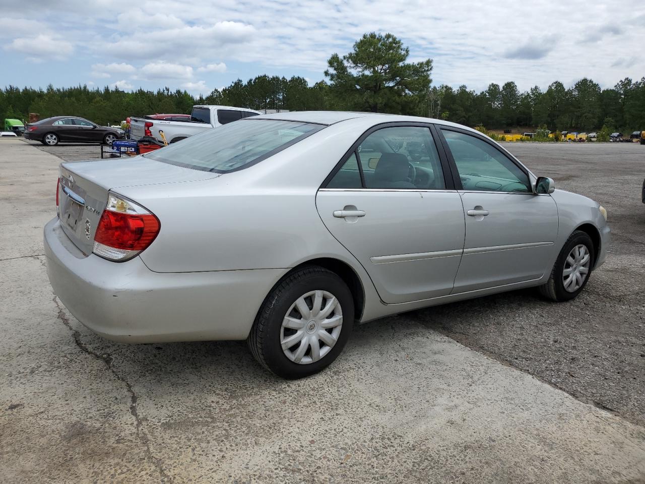 Photo 2 VIN: 4T1BE32K56U125101 - TOYOTA CAMRY 