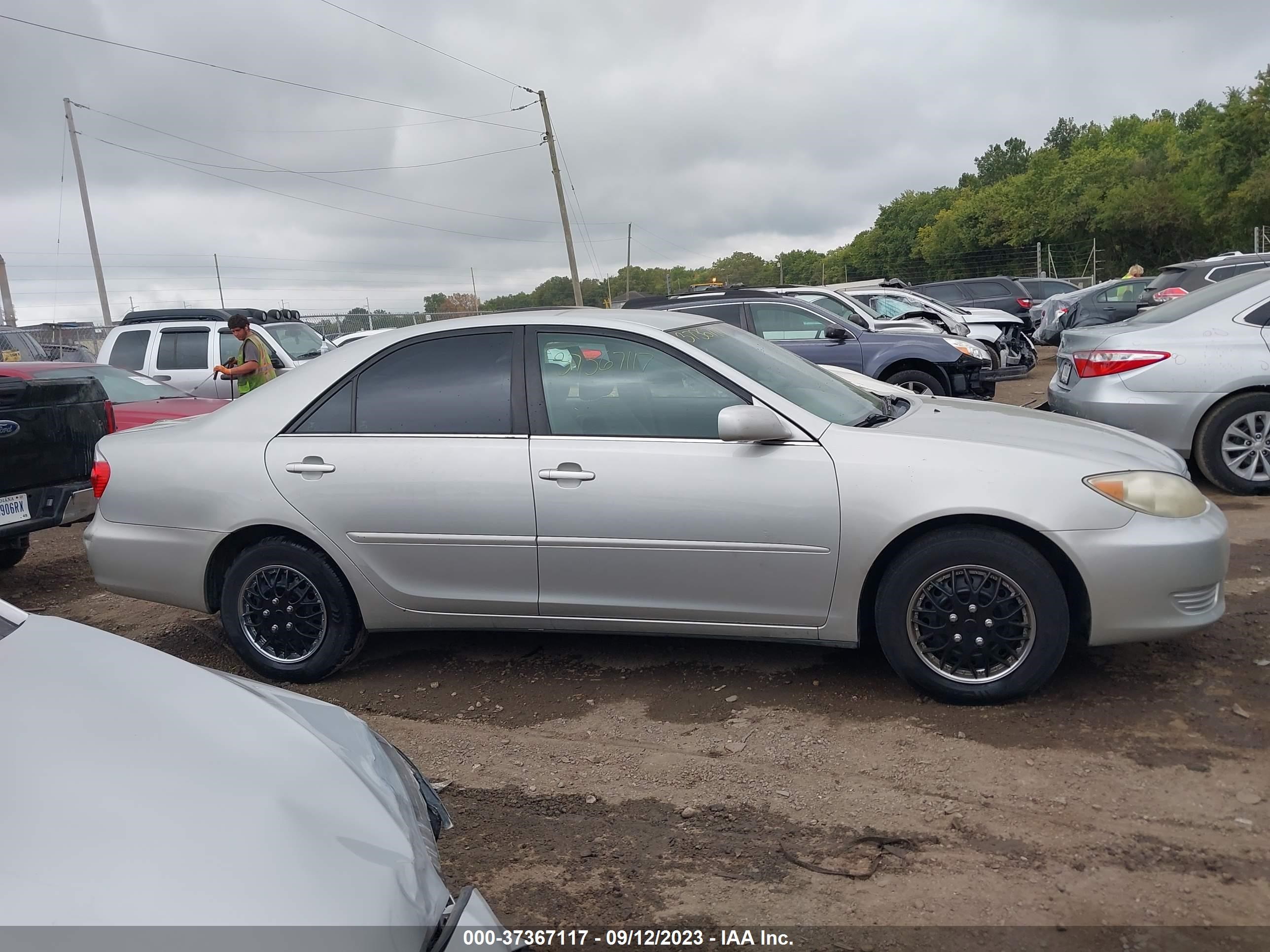 Photo 12 VIN: 4T1BE32K56U133988 - TOYOTA CAMRY 