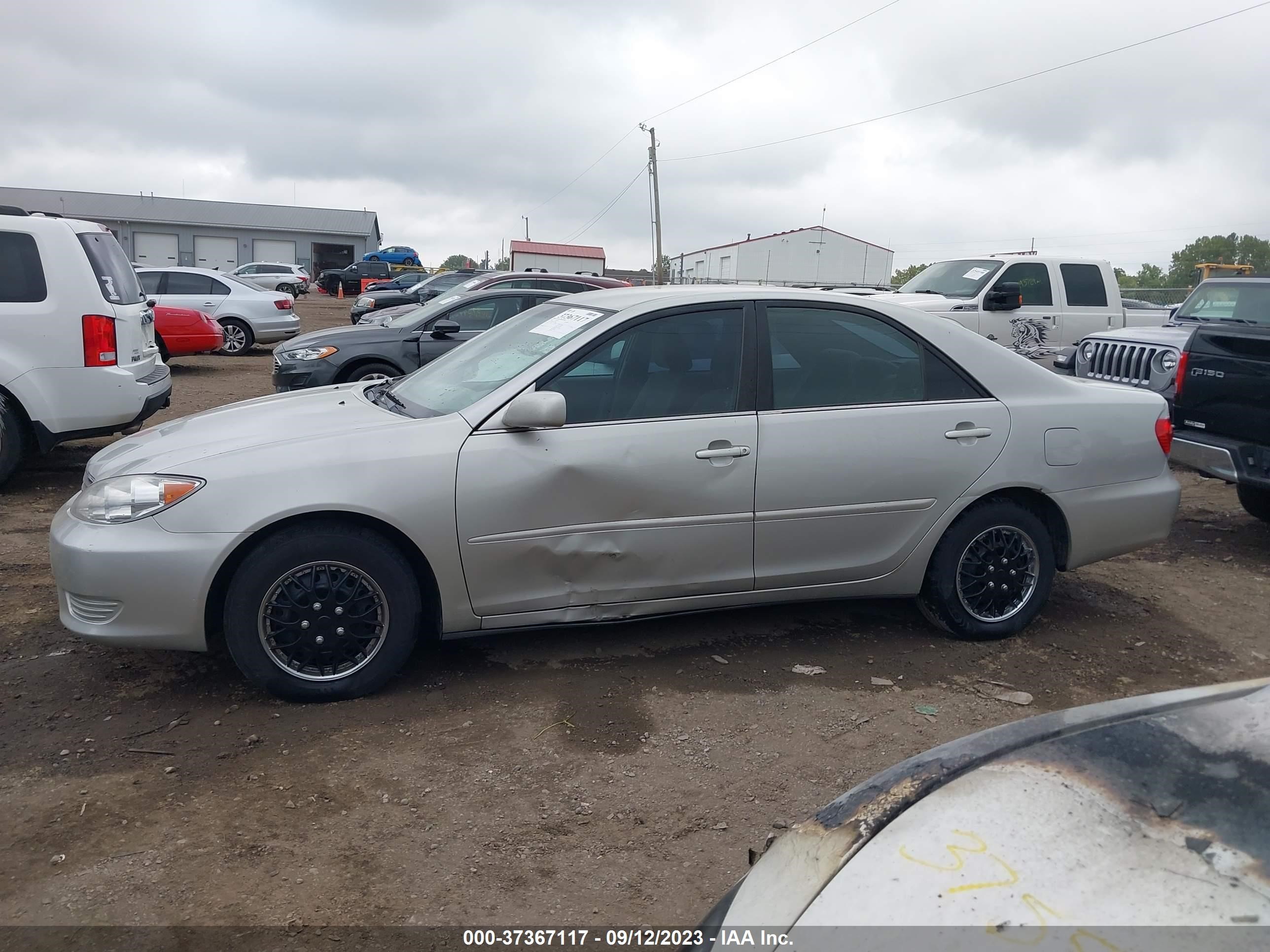 Photo 13 VIN: 4T1BE32K56U133988 - TOYOTA CAMRY 