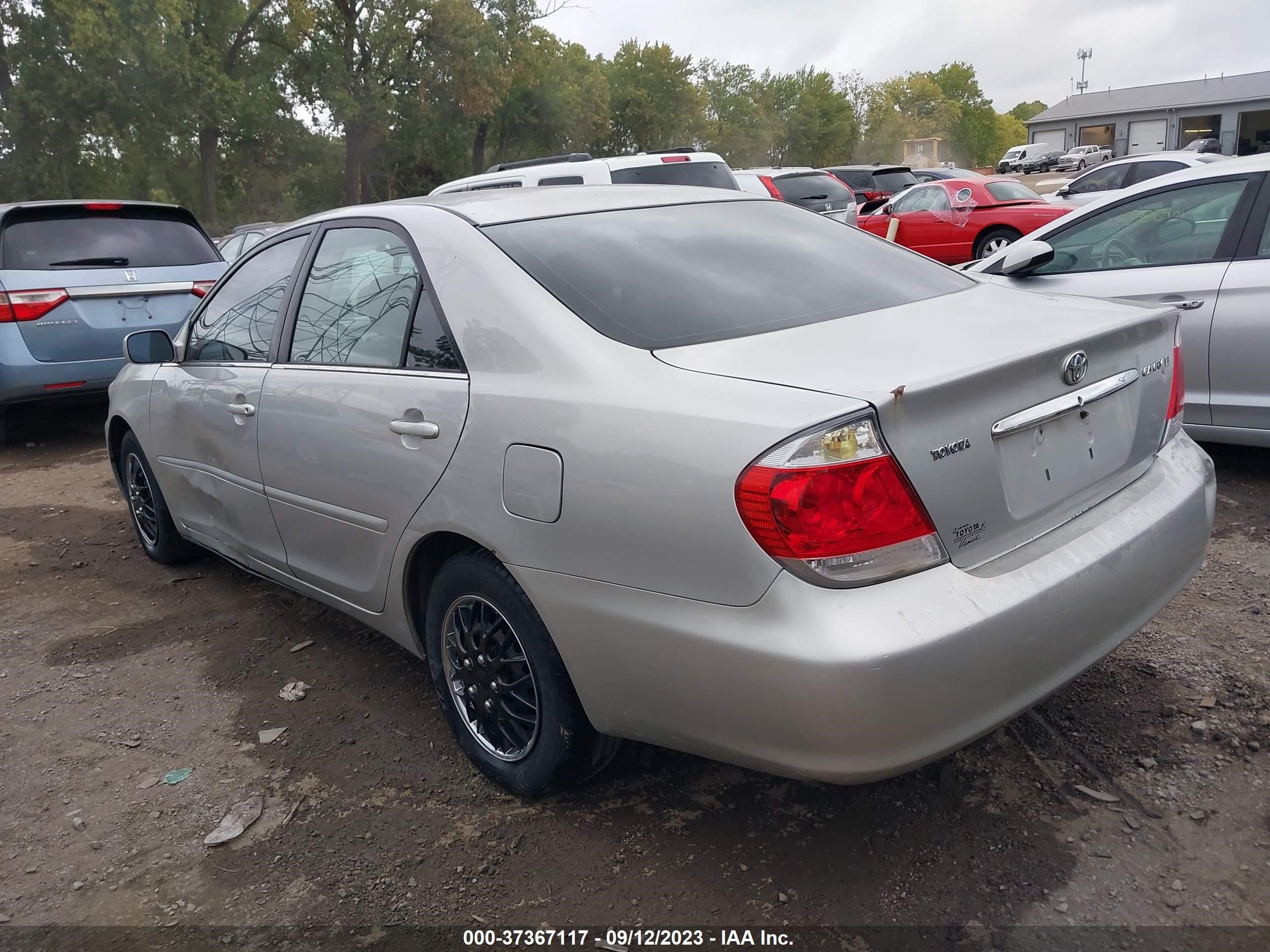 Photo 2 VIN: 4T1BE32K56U133988 - TOYOTA CAMRY 